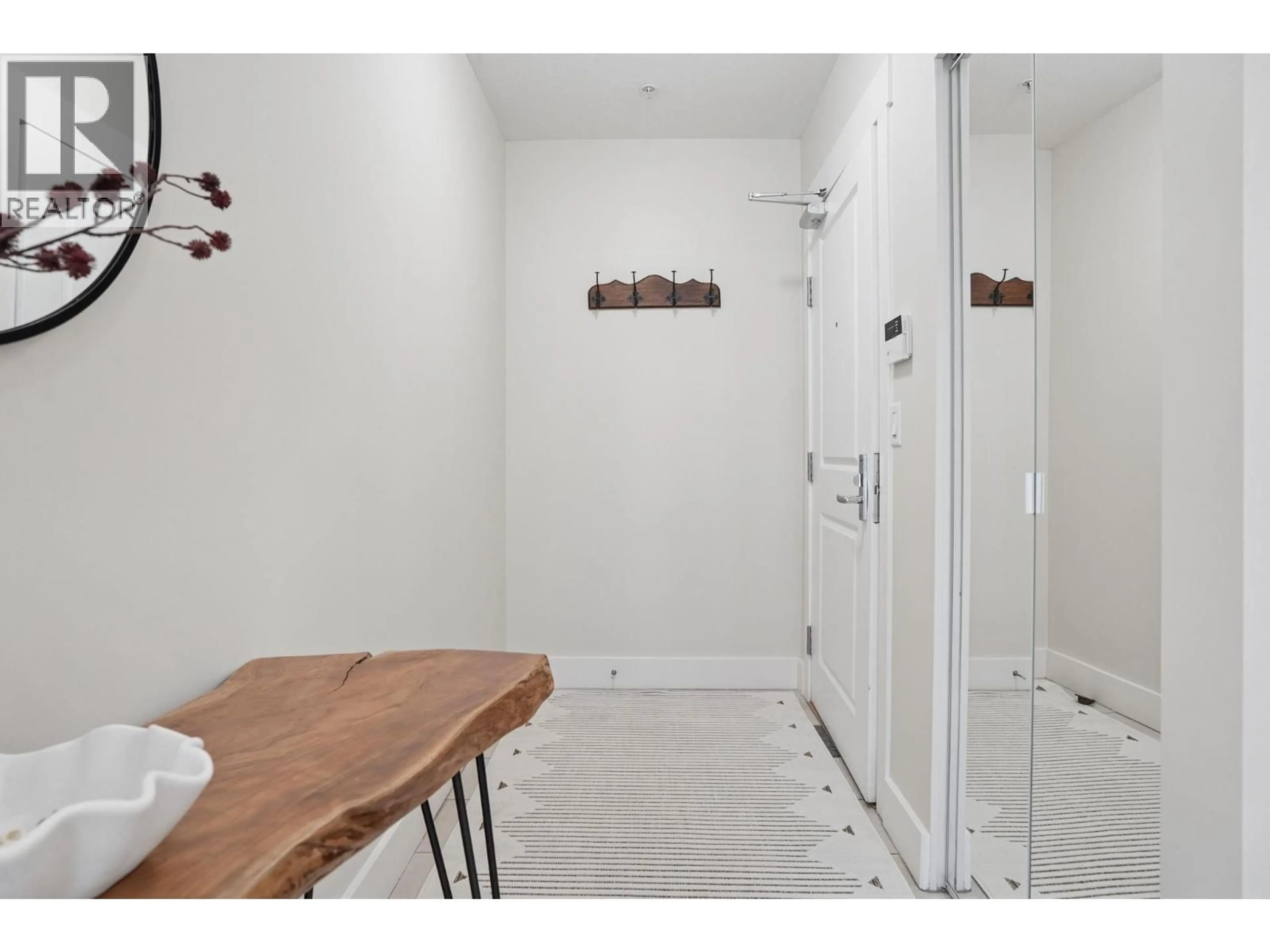 Indoor entryway for 316 - 6328 LARKIN DRIVE, Vancouver British Columbia V6T2K2
