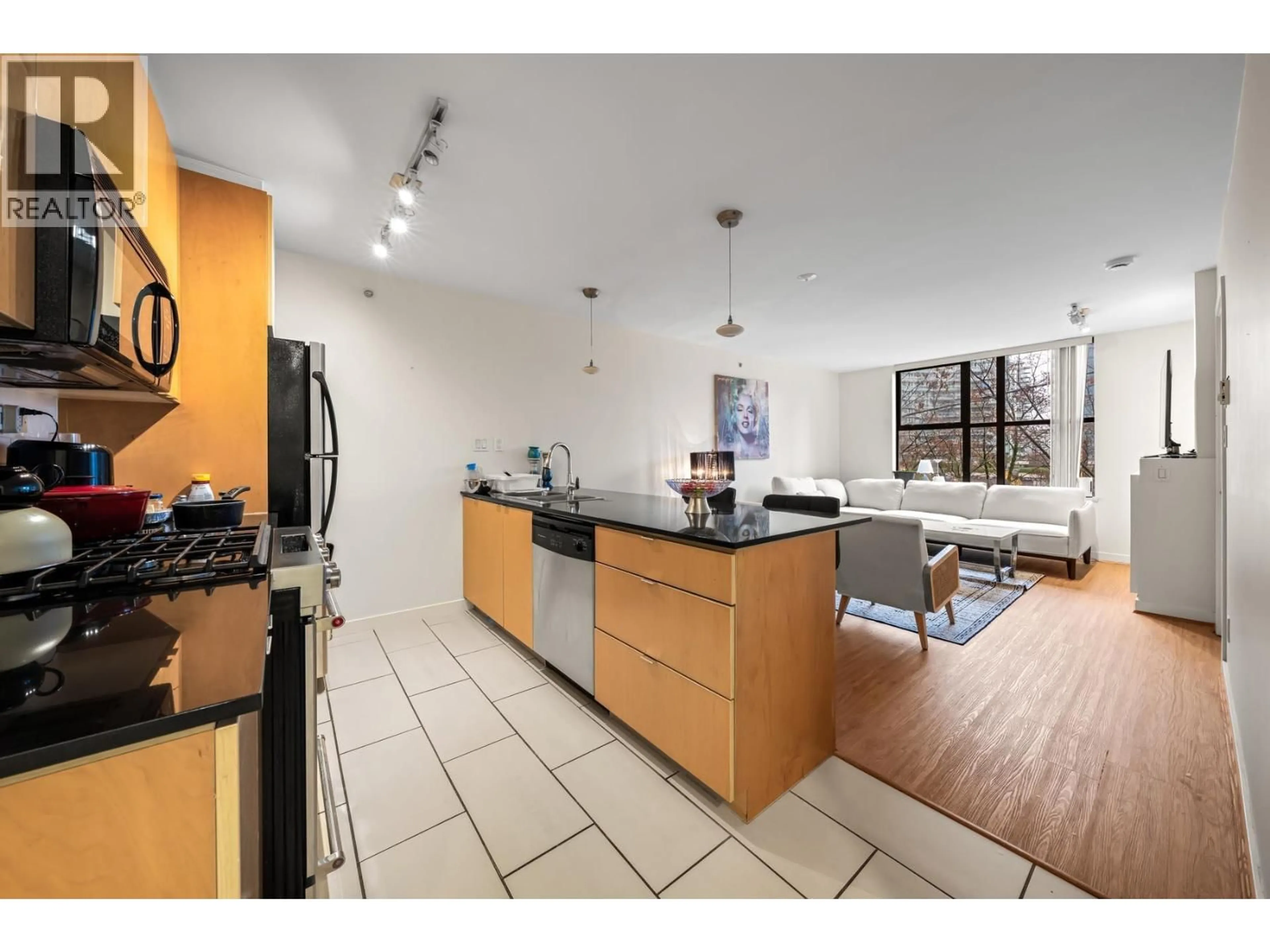 Open concept kitchen, ceramic/tile floor for 305 - 989 BEATTY STREET, Vancouver British Columbia V6Z3C2