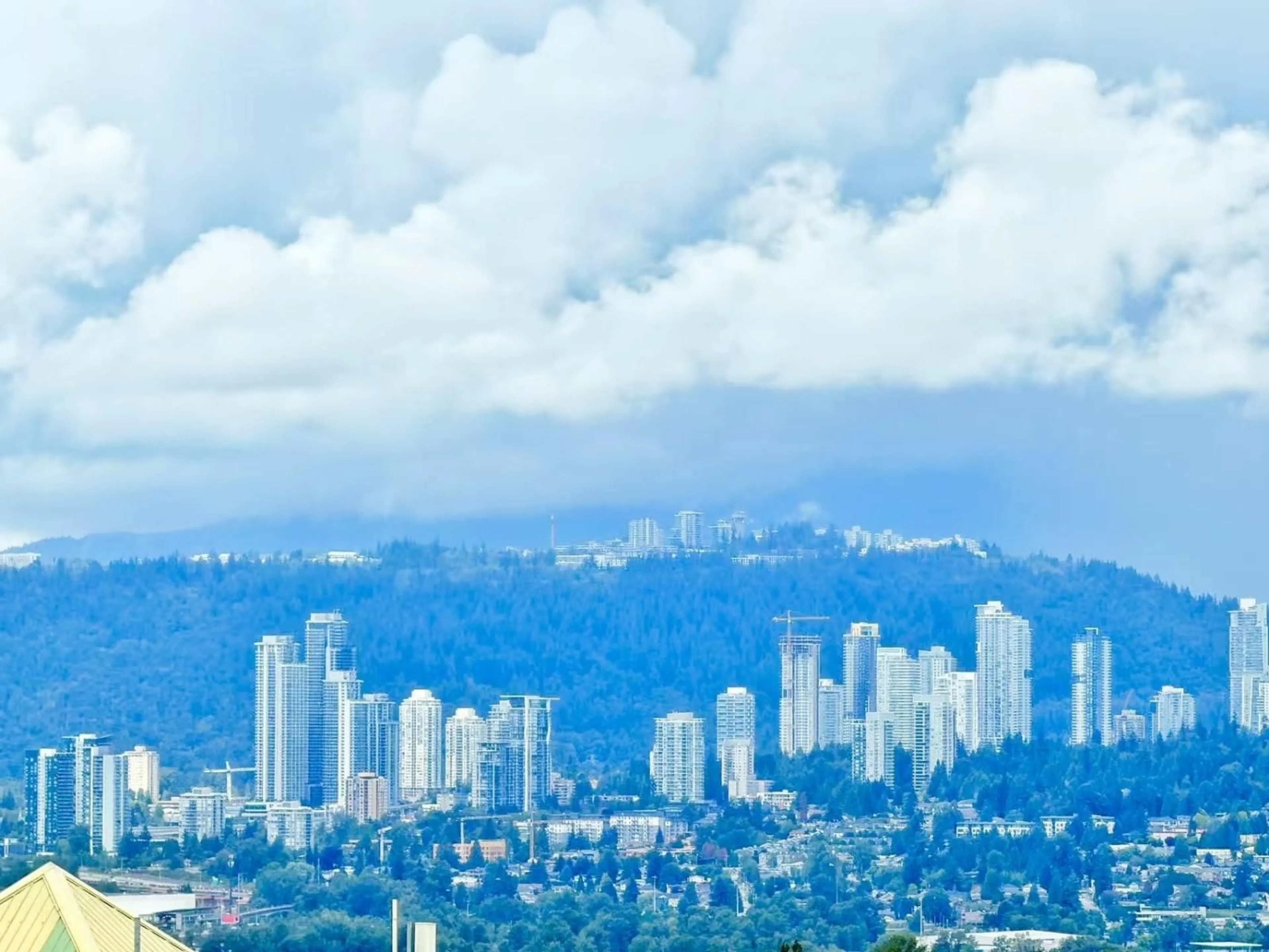 Blurry image for 1911 - 10448 UNIVERSITY DRIVE, Surrey British Columbia V3T0S7