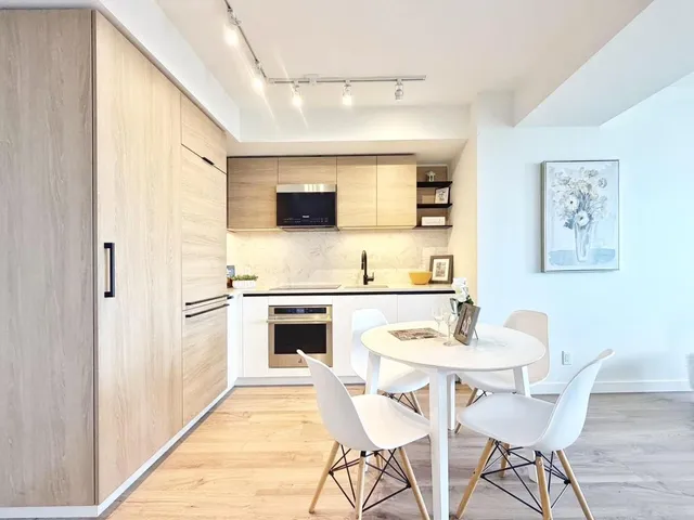 1911 - 10448 UNIVERSITY DRIVE, Surrey 5