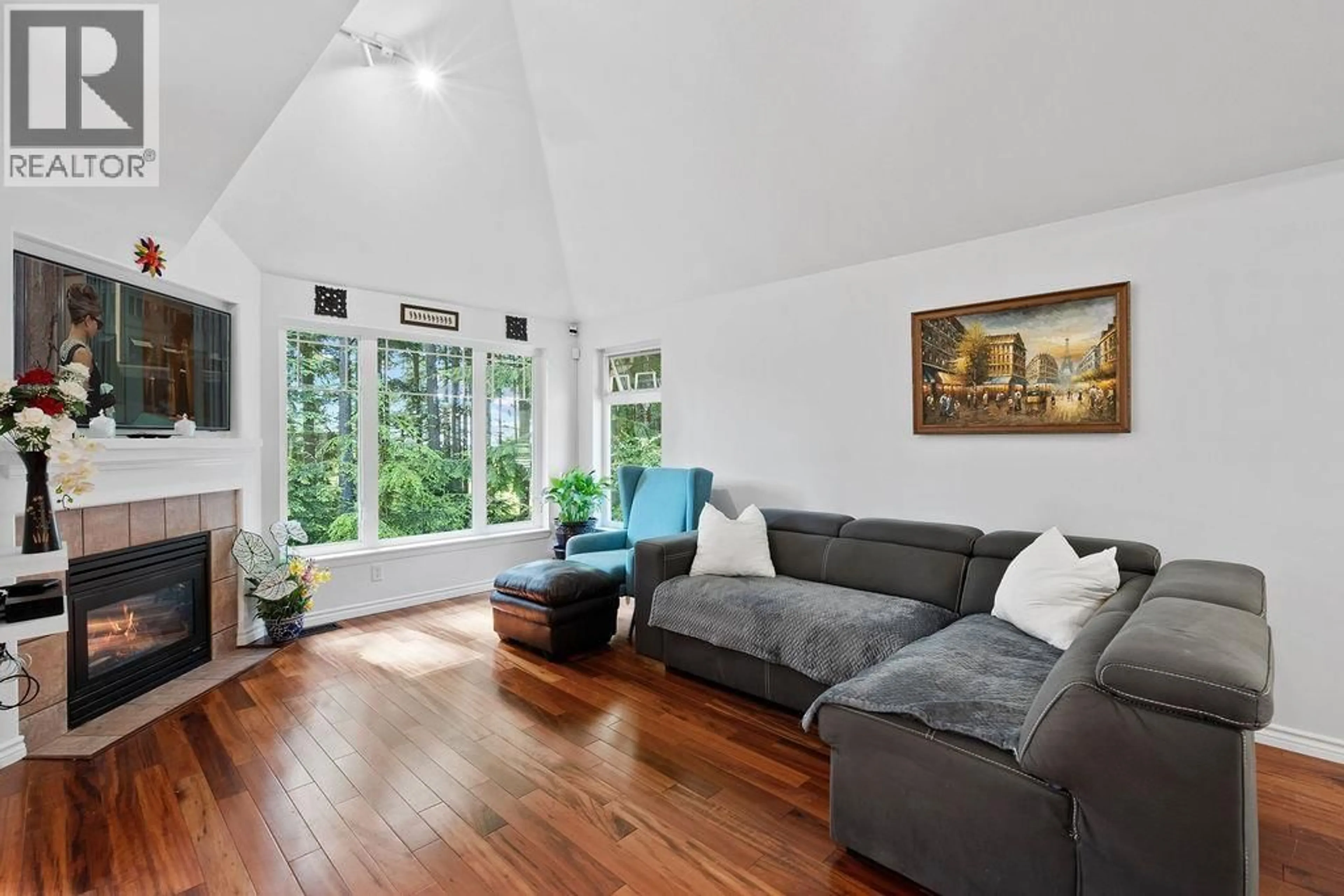 Living room with furniture, wood/laminate floor for 36 - 2351 PARKWAY BOULEVARD, Coquitlam British Columbia V3E3P2