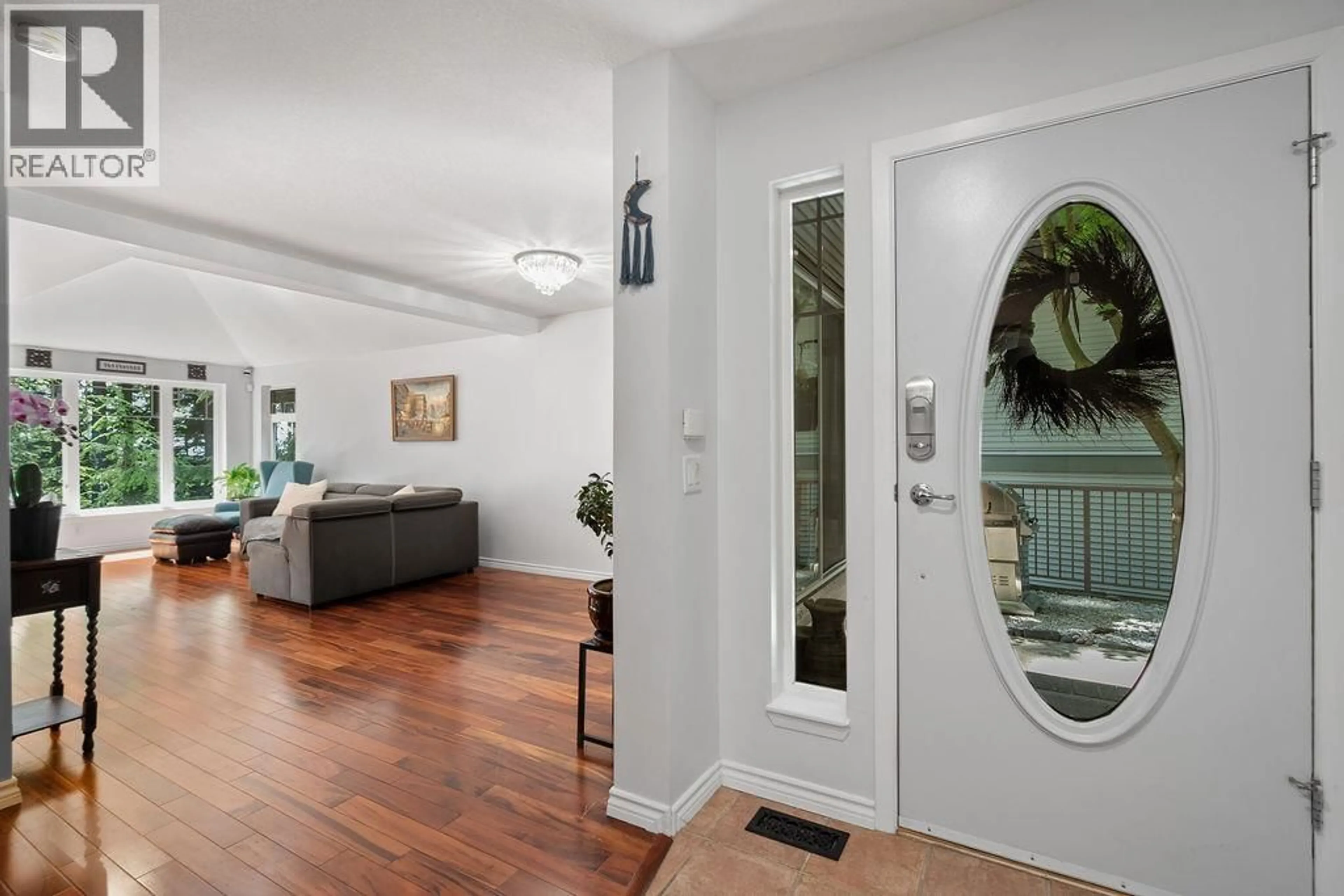 Indoor entryway for 36 - 2351 PARKWAY BOULEVARD, Coquitlam British Columbia V3E3P2