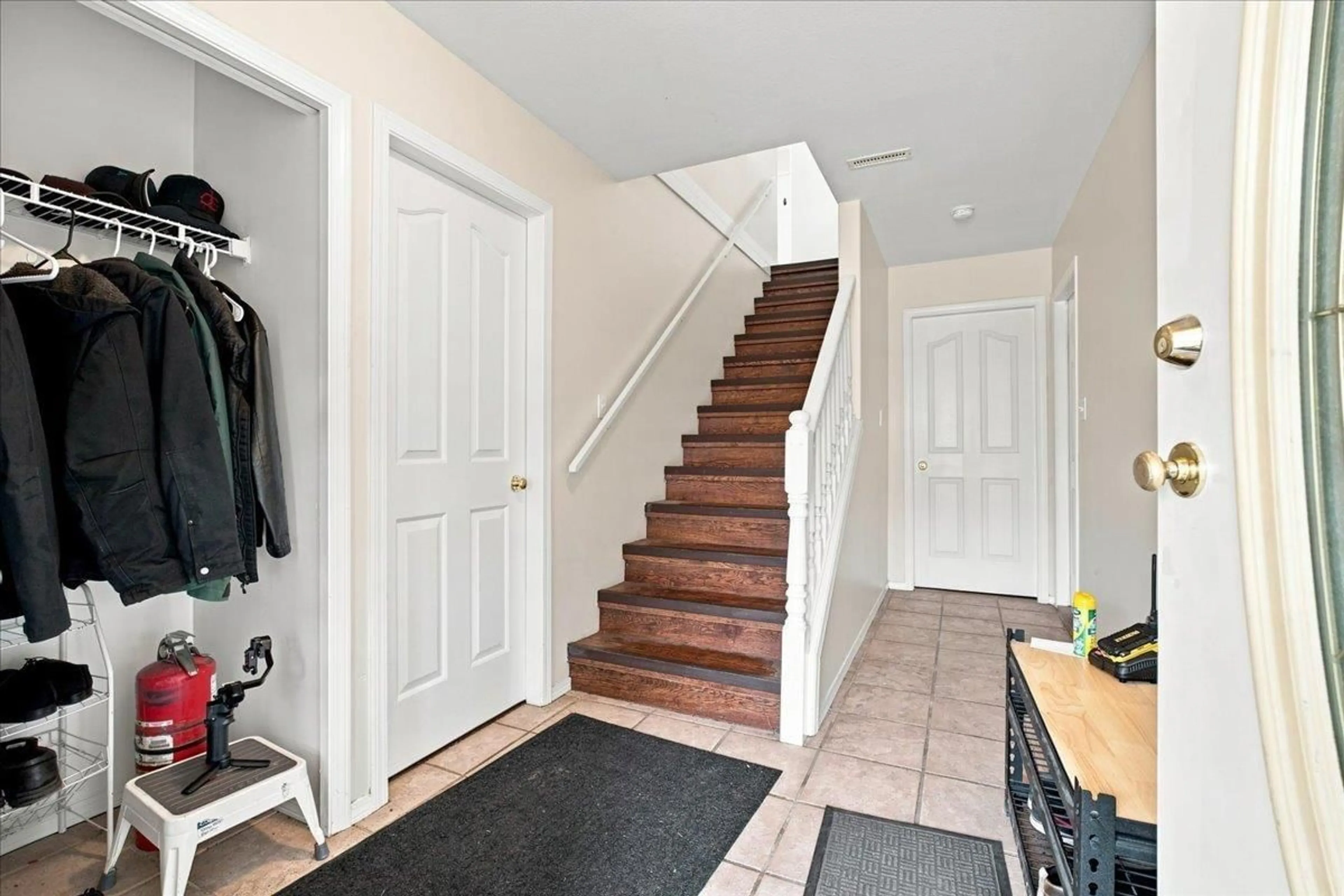 Indoor entryway for 18 - 5415 PEACH ROAD, Chilliwack British Columbia V2R4P7