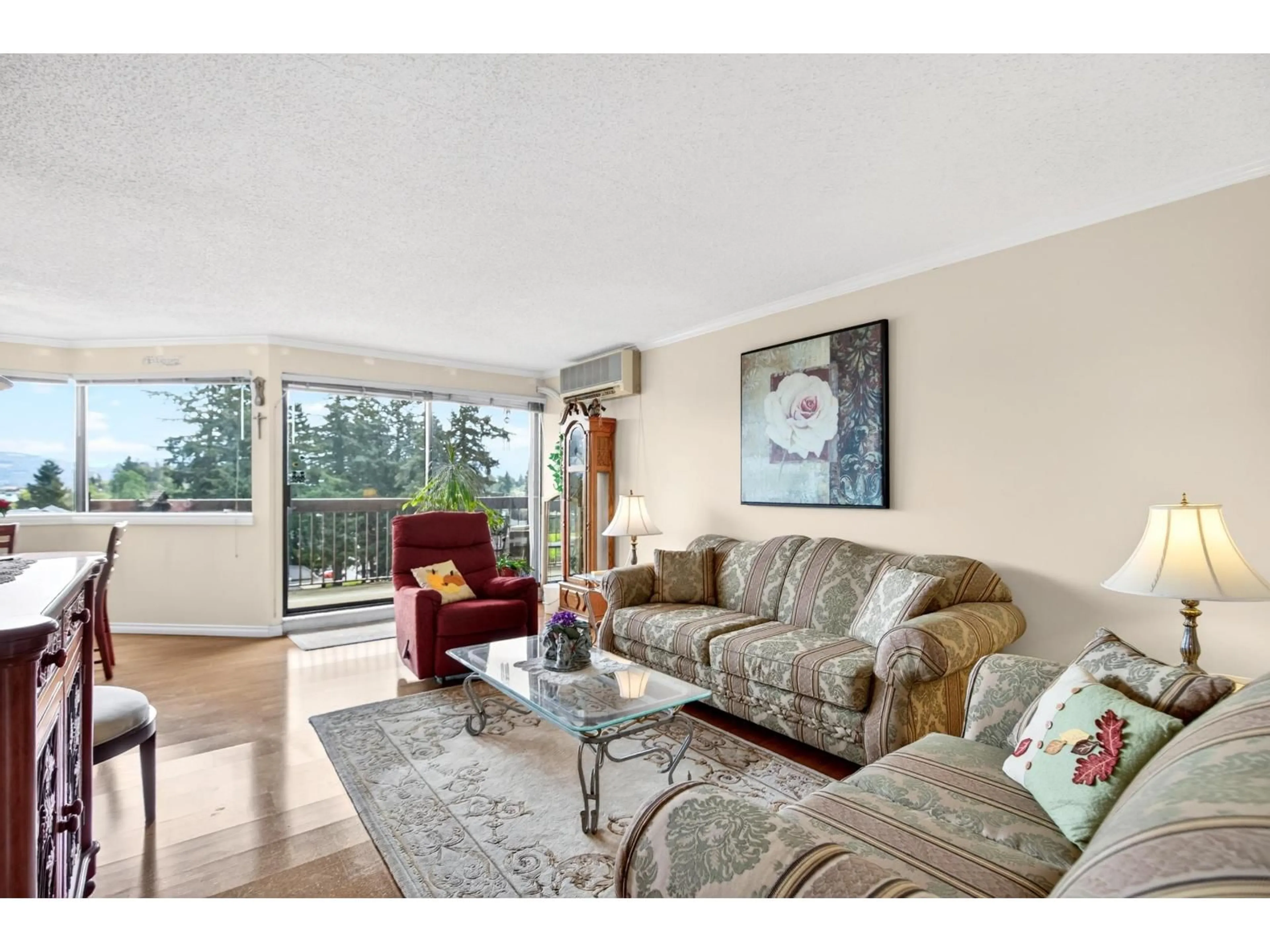 Living room with furniture, unknown for 705 - 31955 OLD YALE ROAD, Abbotsford British Columbia V2T4N1