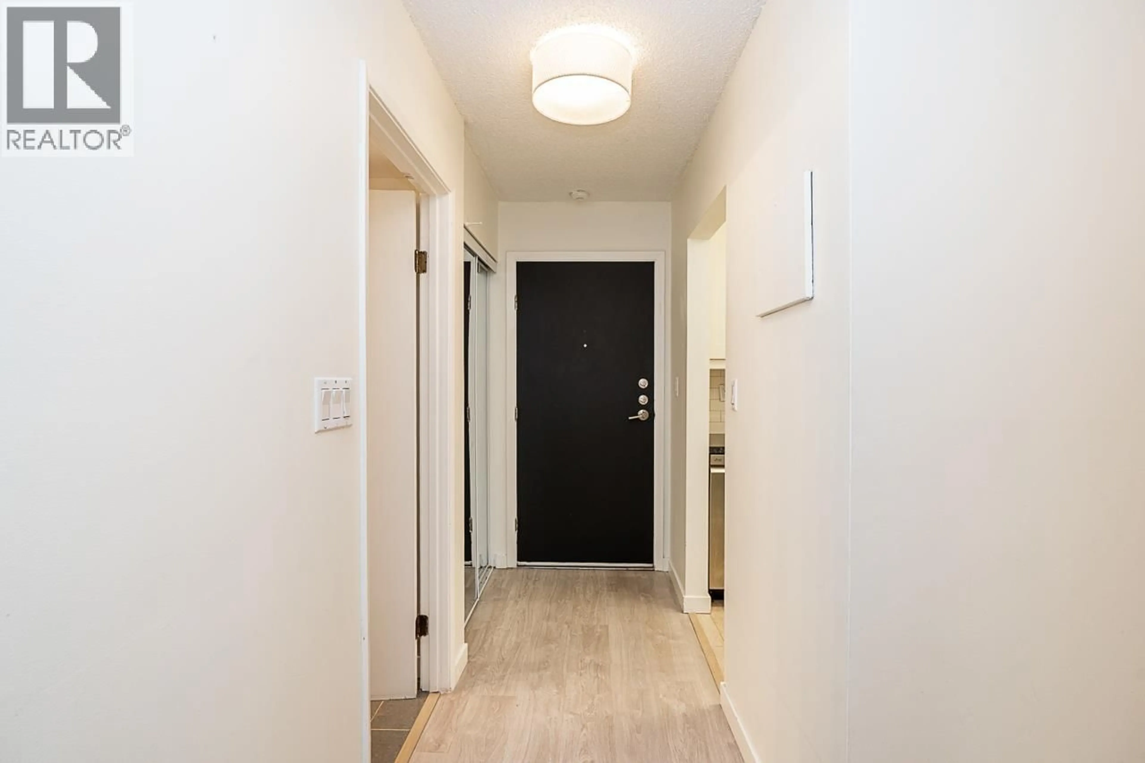 Indoor entryway for 211 - 9101 HORNE STREET, Burnaby British Columbia V3N4M3