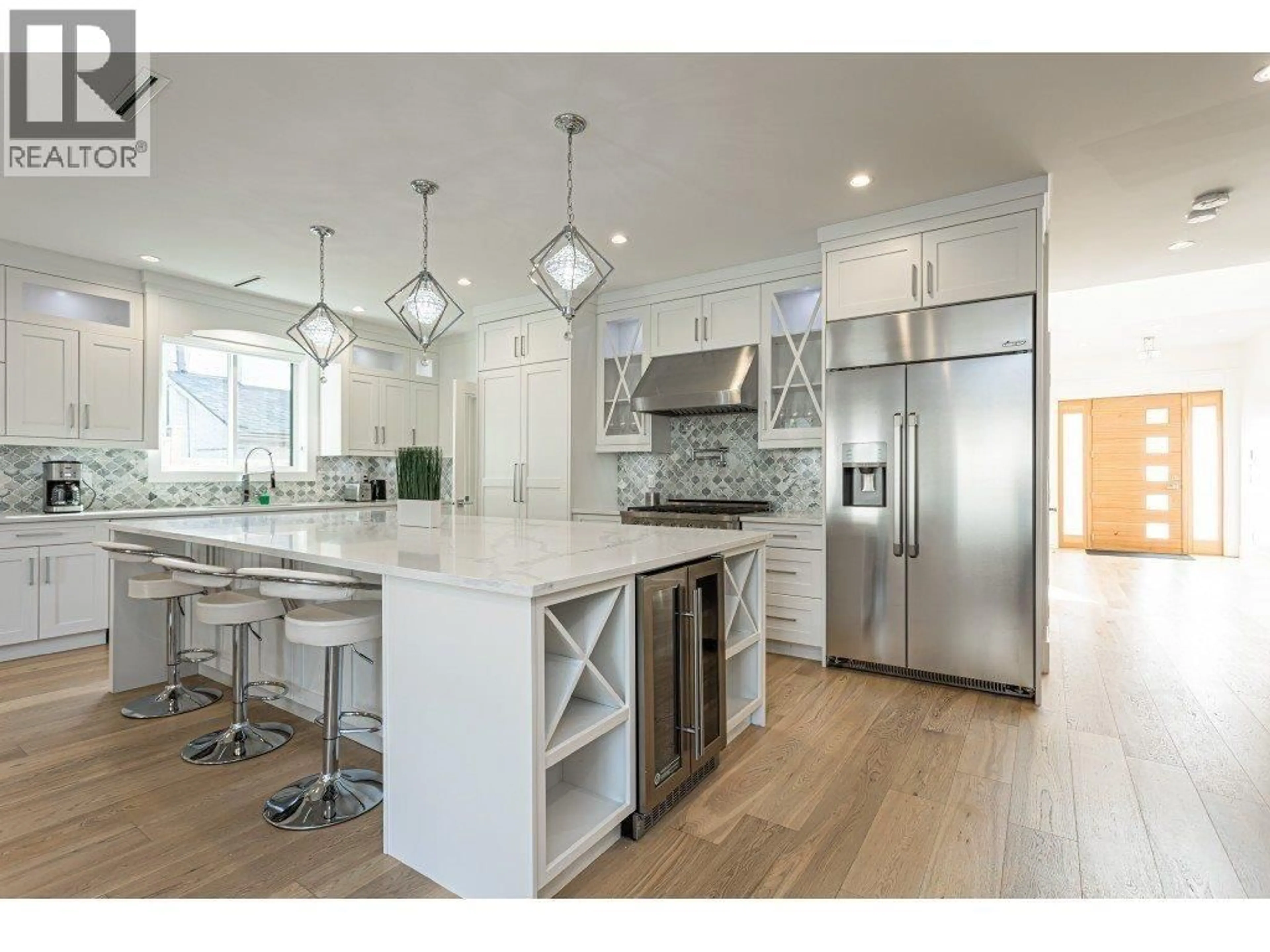 Open concept kitchen, unknown for 8267 GOVERNMENT ROAD, Burnaby British Columbia V5A2E4