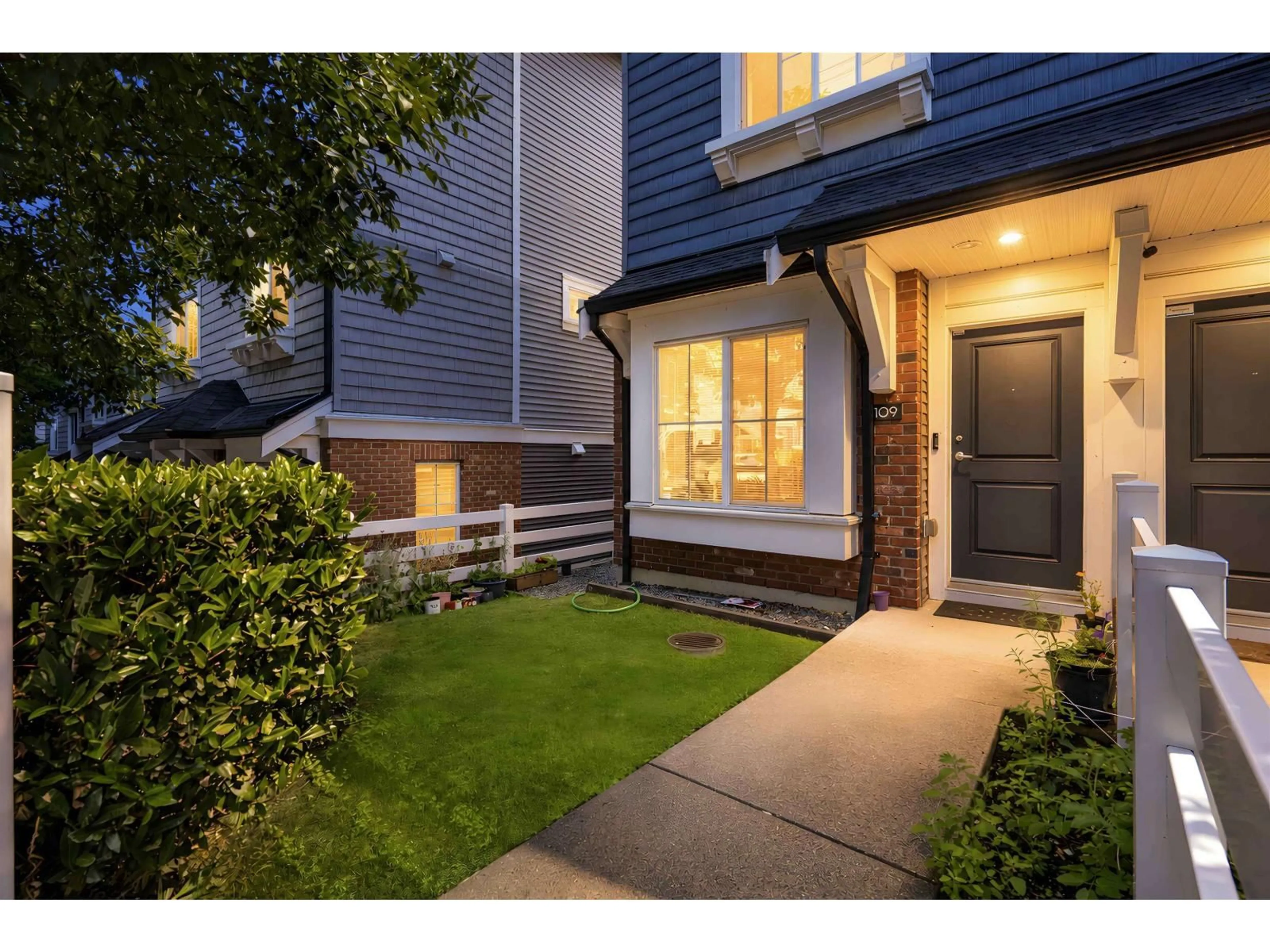 Indoor entryway for 109 - 14833 61 AVENUE, Surrey British Columbia V3S6T6