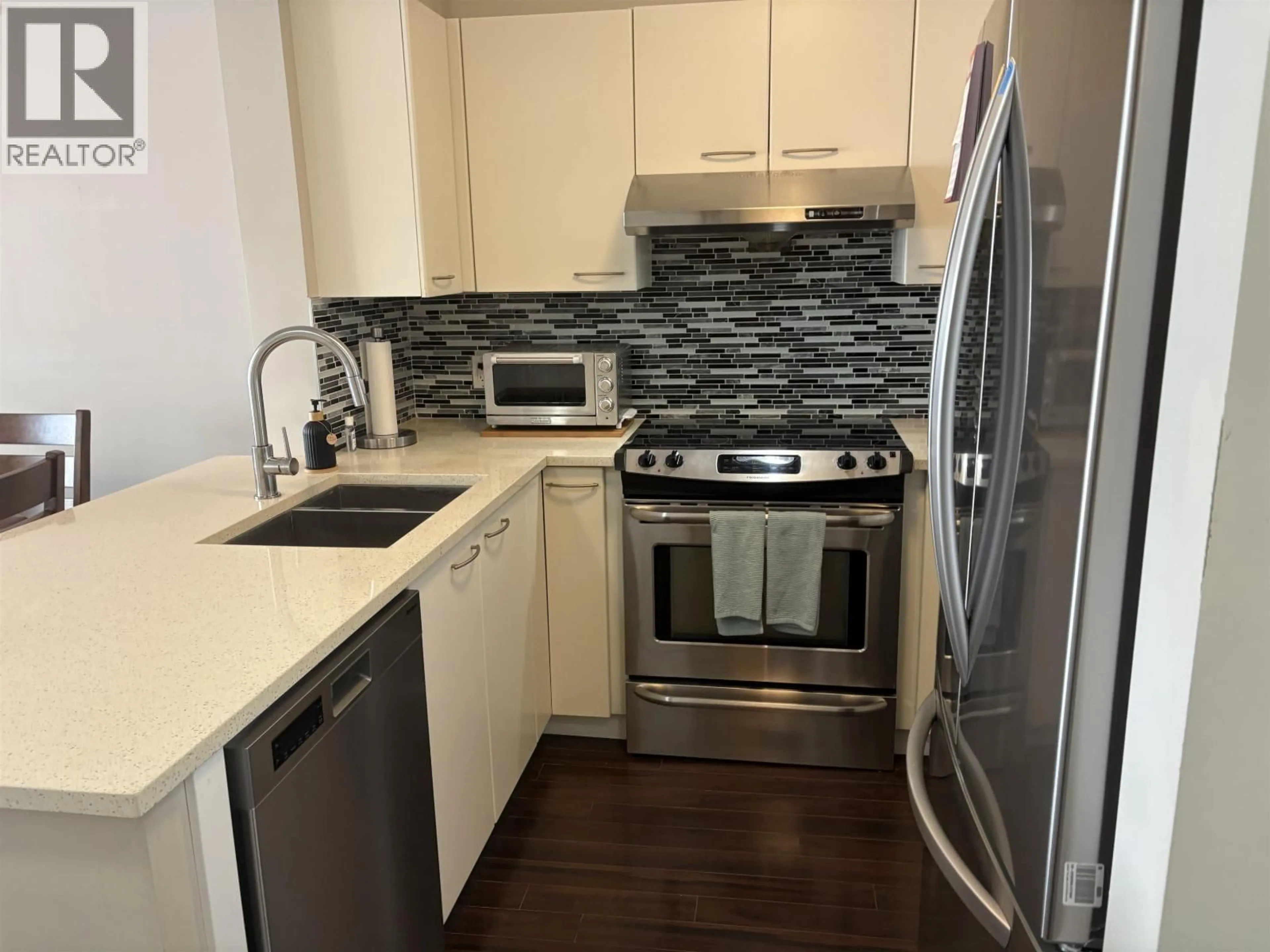 Standard kitchen, unknown for 707 - 1575 10TH AVENUE, Vancouver British Columbia V6J5L1