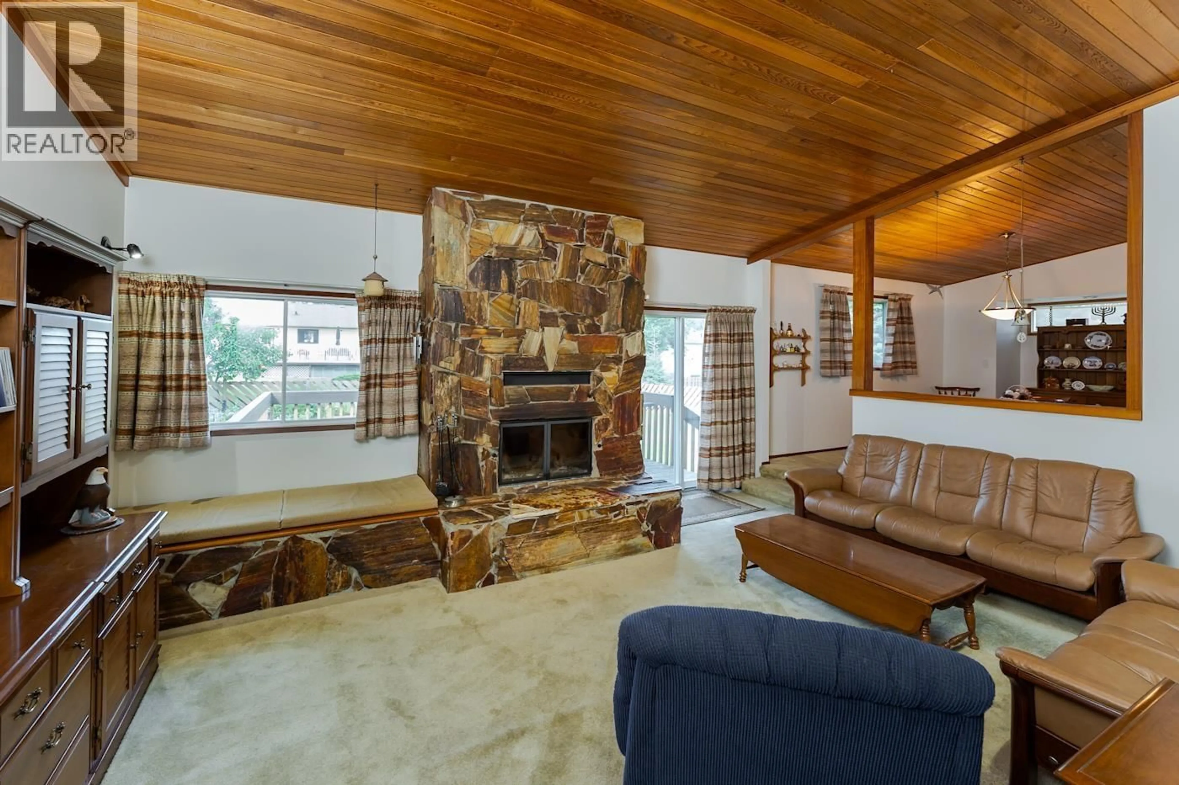 Living room with furniture, unknown for 2715 WILDWOOD CRESCENT, Prince George British Columbia V2K3Y4