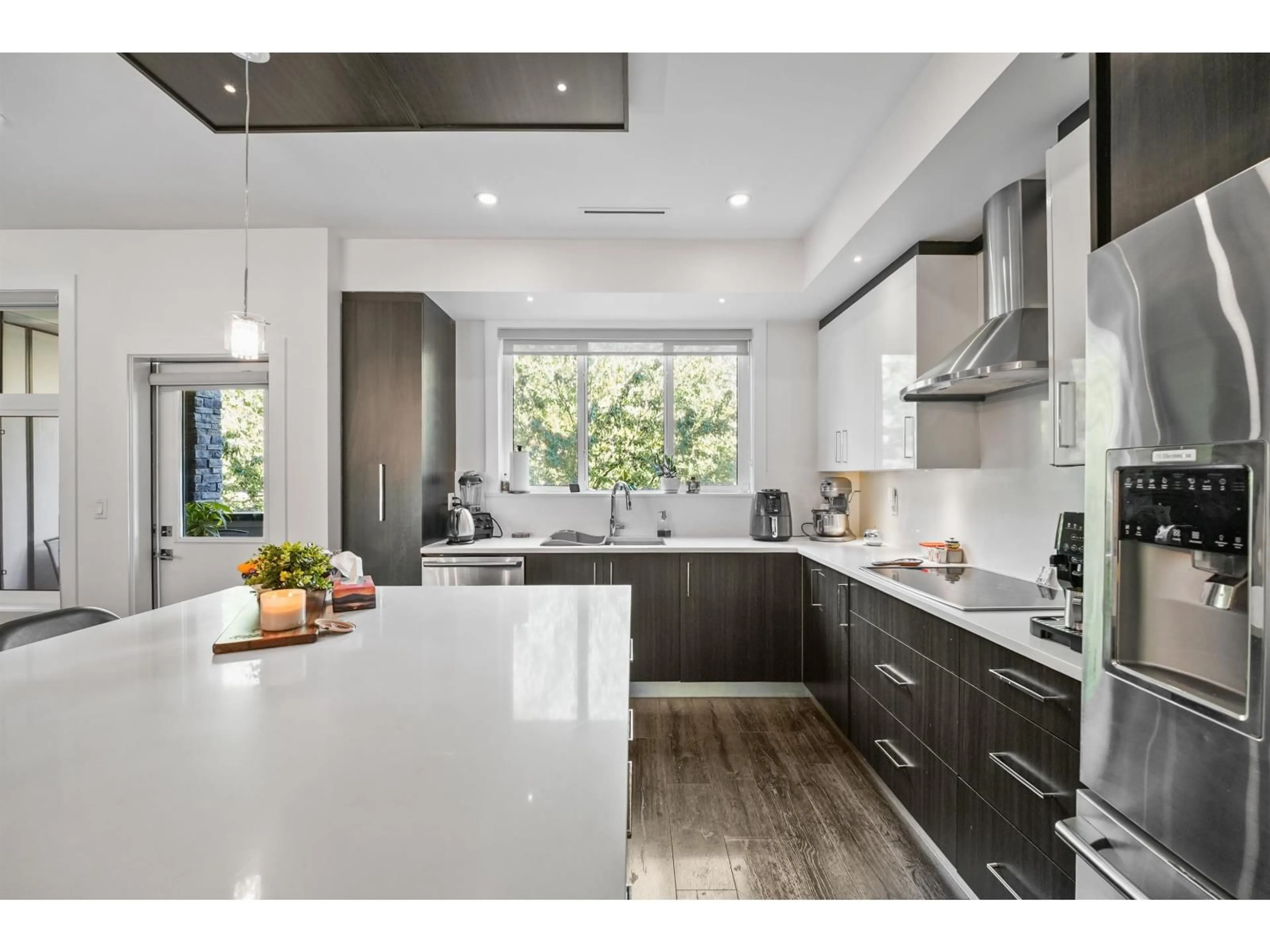 Contemporary kitchen, unknown for 14 - 15177 60 AVENUE, Surrey British Columbia V3S7B3