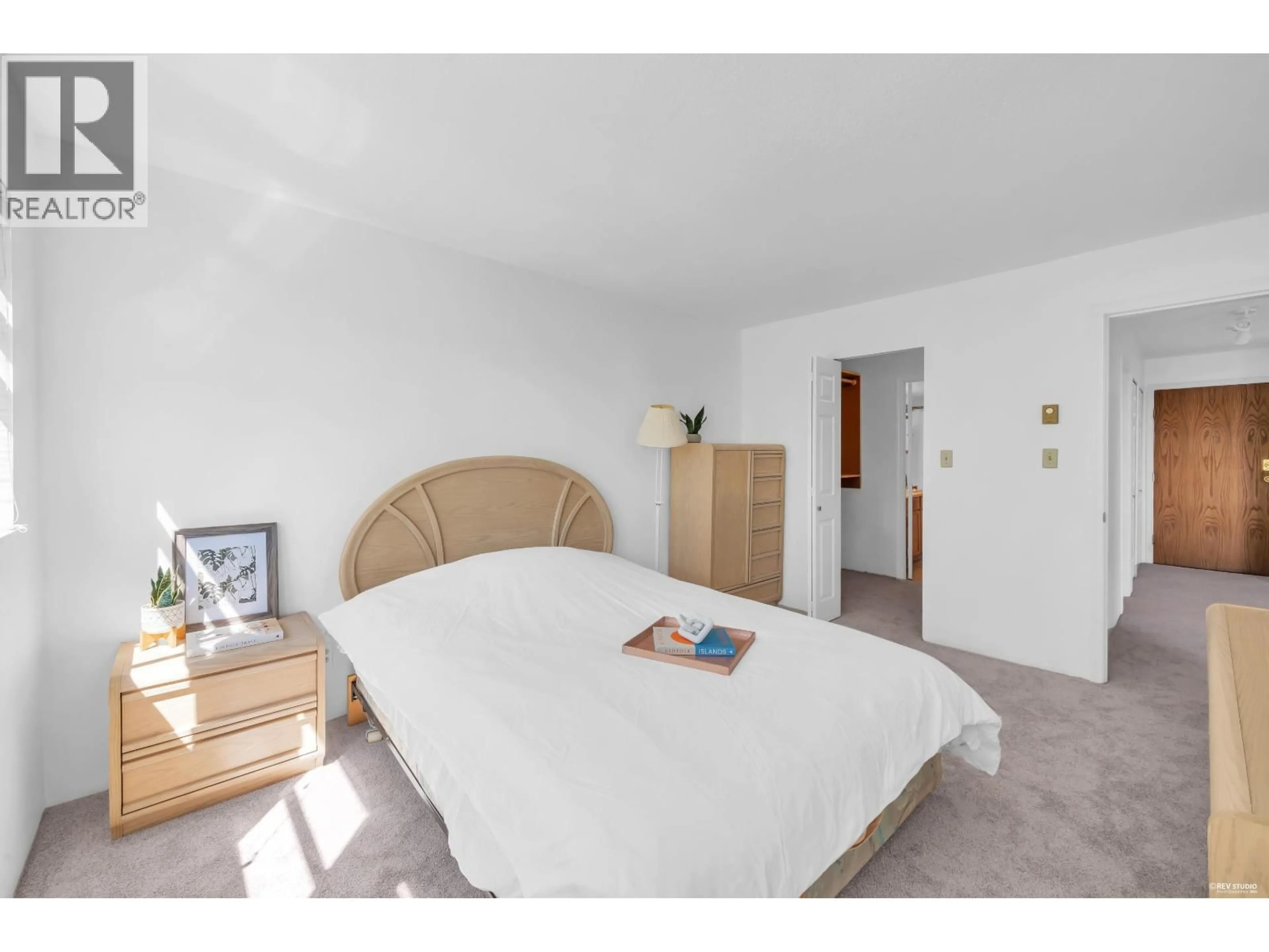 Bedroom with bed, unknown for 303 - 5335 HASTINGS STREET, Burnaby British Columbia V5B1P9