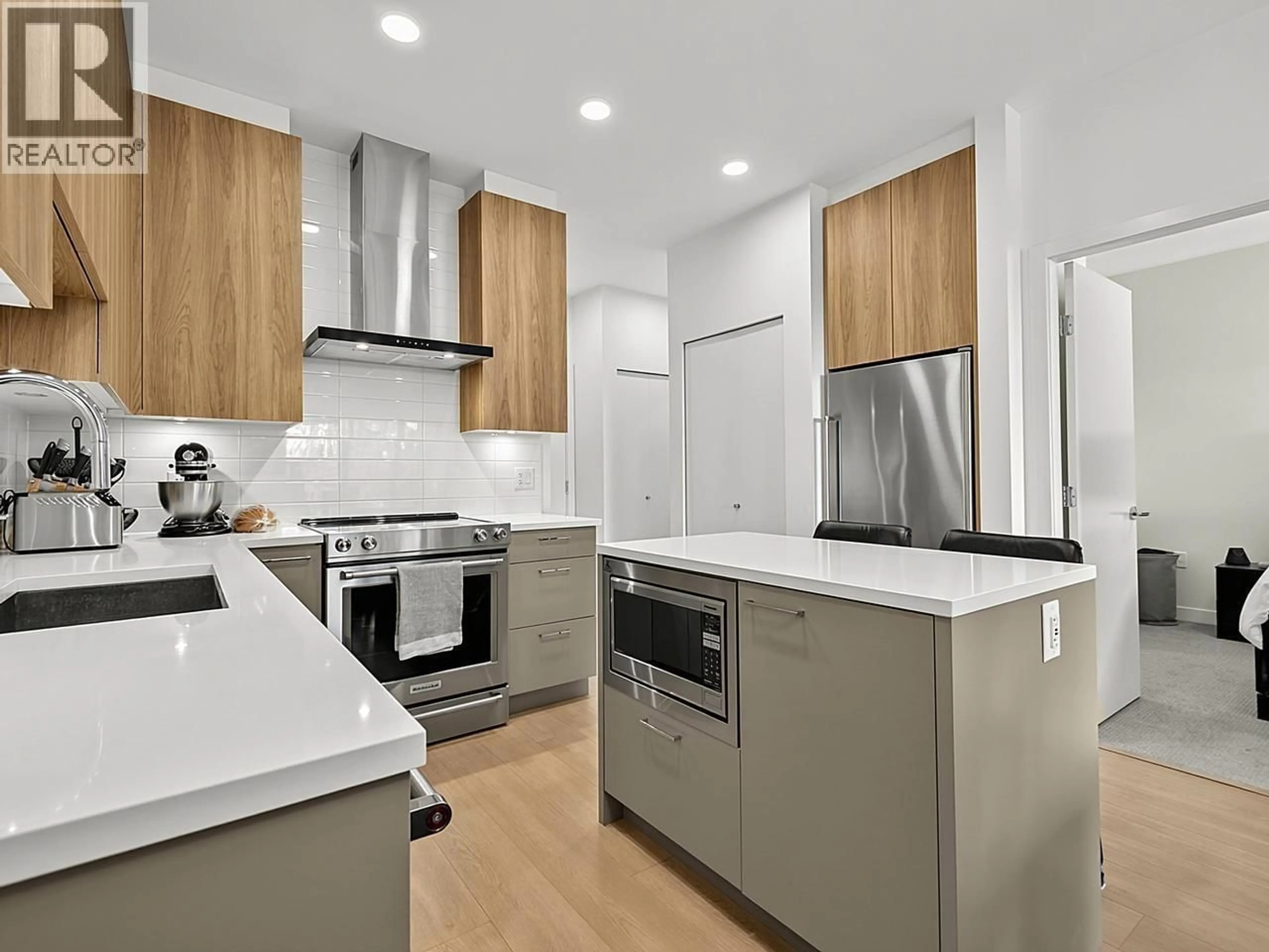 Open concept kitchen, unknown for 511 - 7599 15 STREET, Burnaby British Columbia V3N0H9