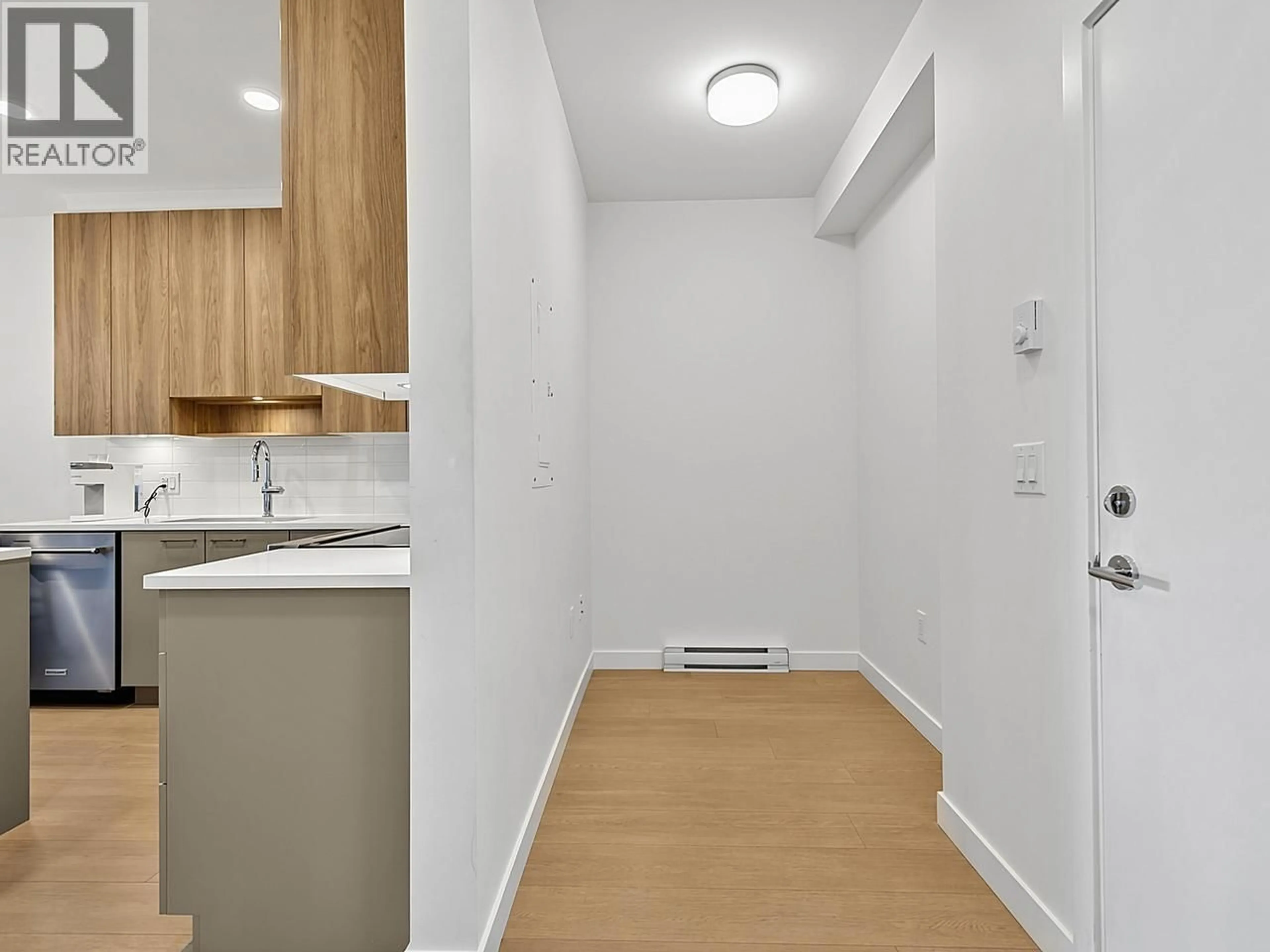 A pic of a room for 511 - 7599 15 STREET, Burnaby British Columbia V3N0H9