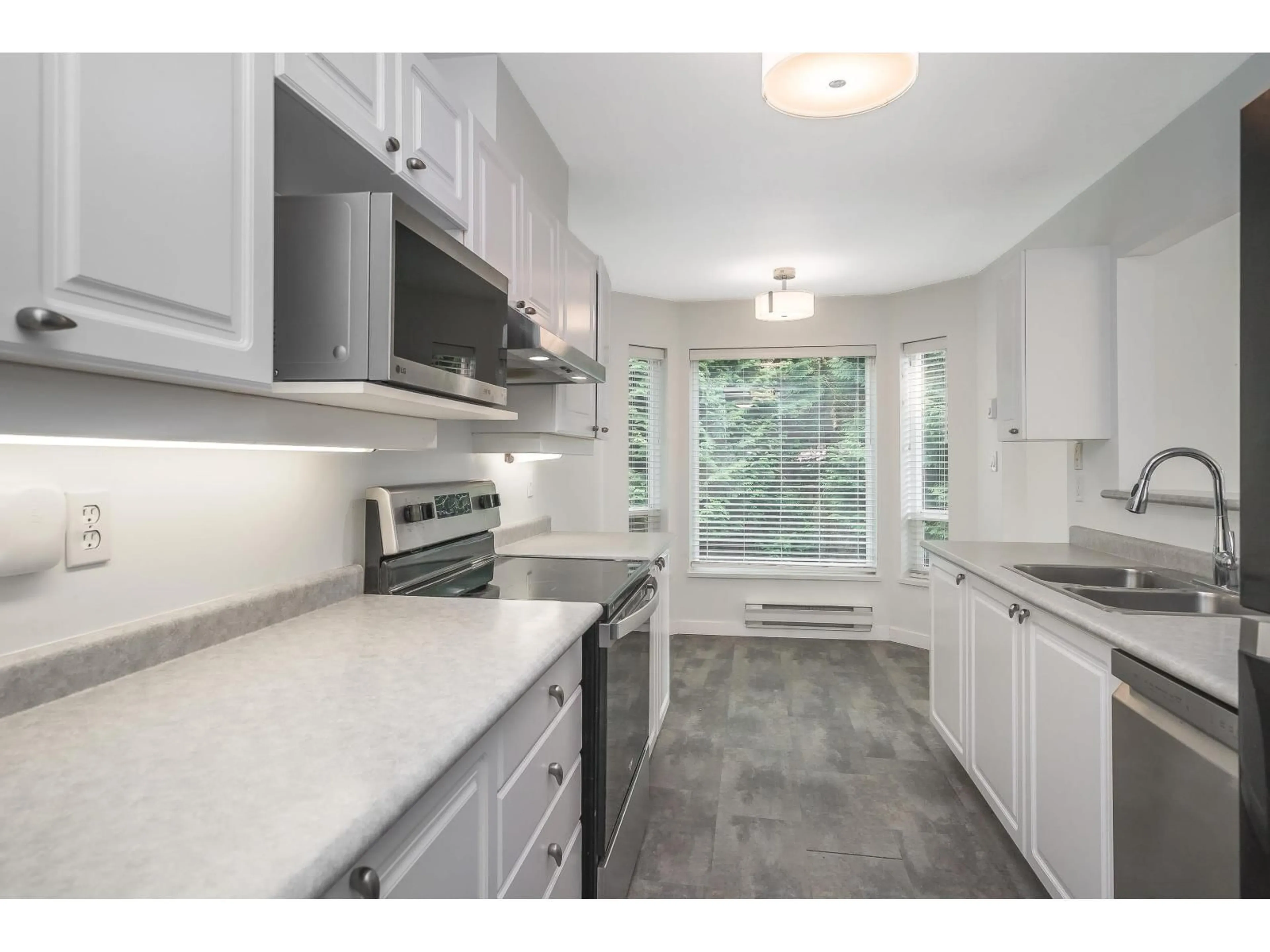Open concept kitchen, ceramic/tile floor for 203 - 2855 152 STREET, Surrey British Columbia V4P1H2