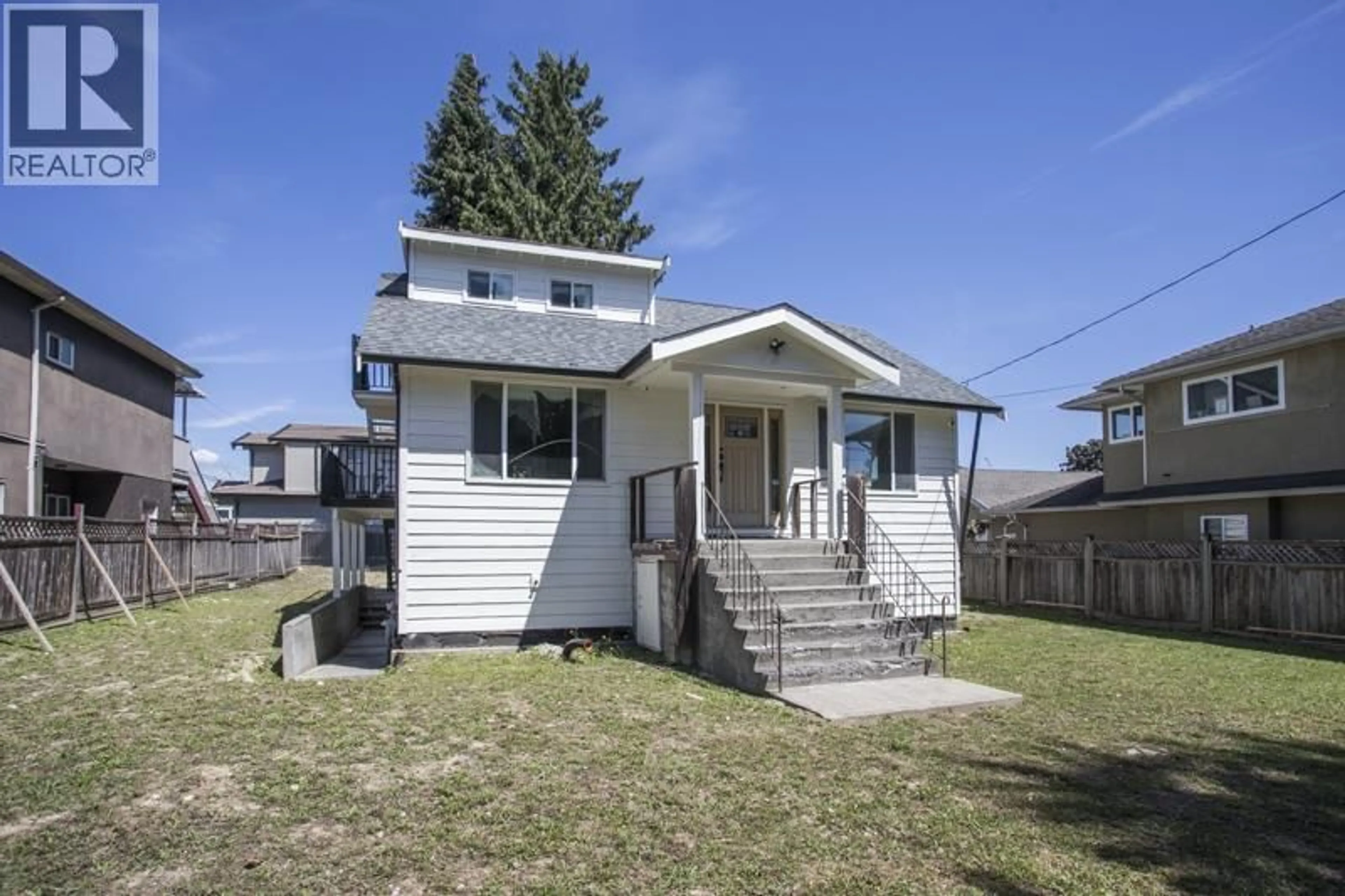 Home with vinyl exterior material, street for 7520 CANADA WAY, Burnaby British Columbia V3N3K2