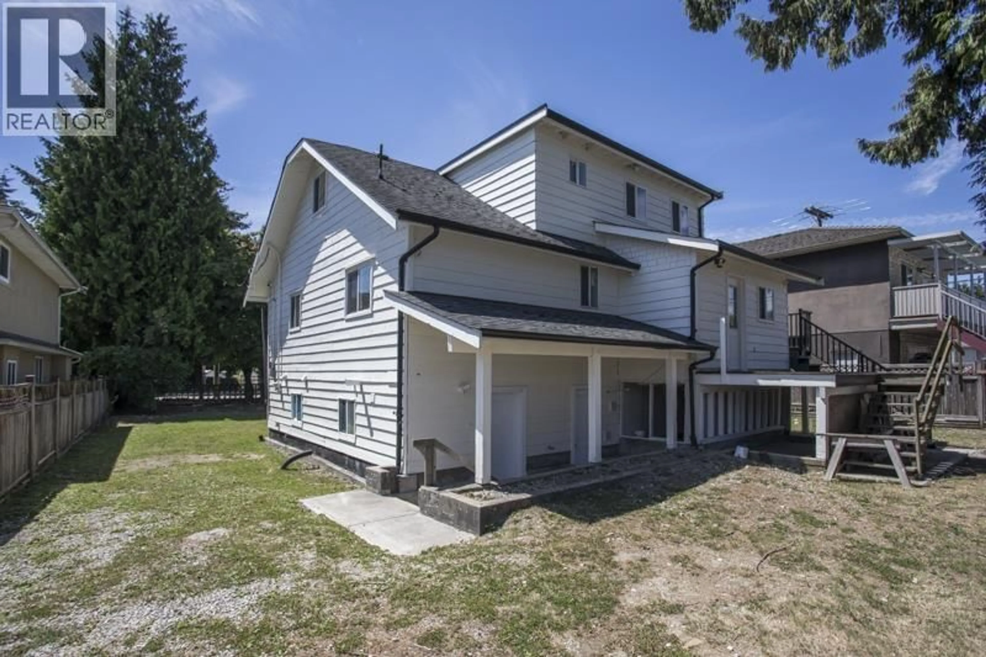 Home with vinyl exterior material, unknown for 7520 CANADA WAY, Burnaby British Columbia V3N3K2