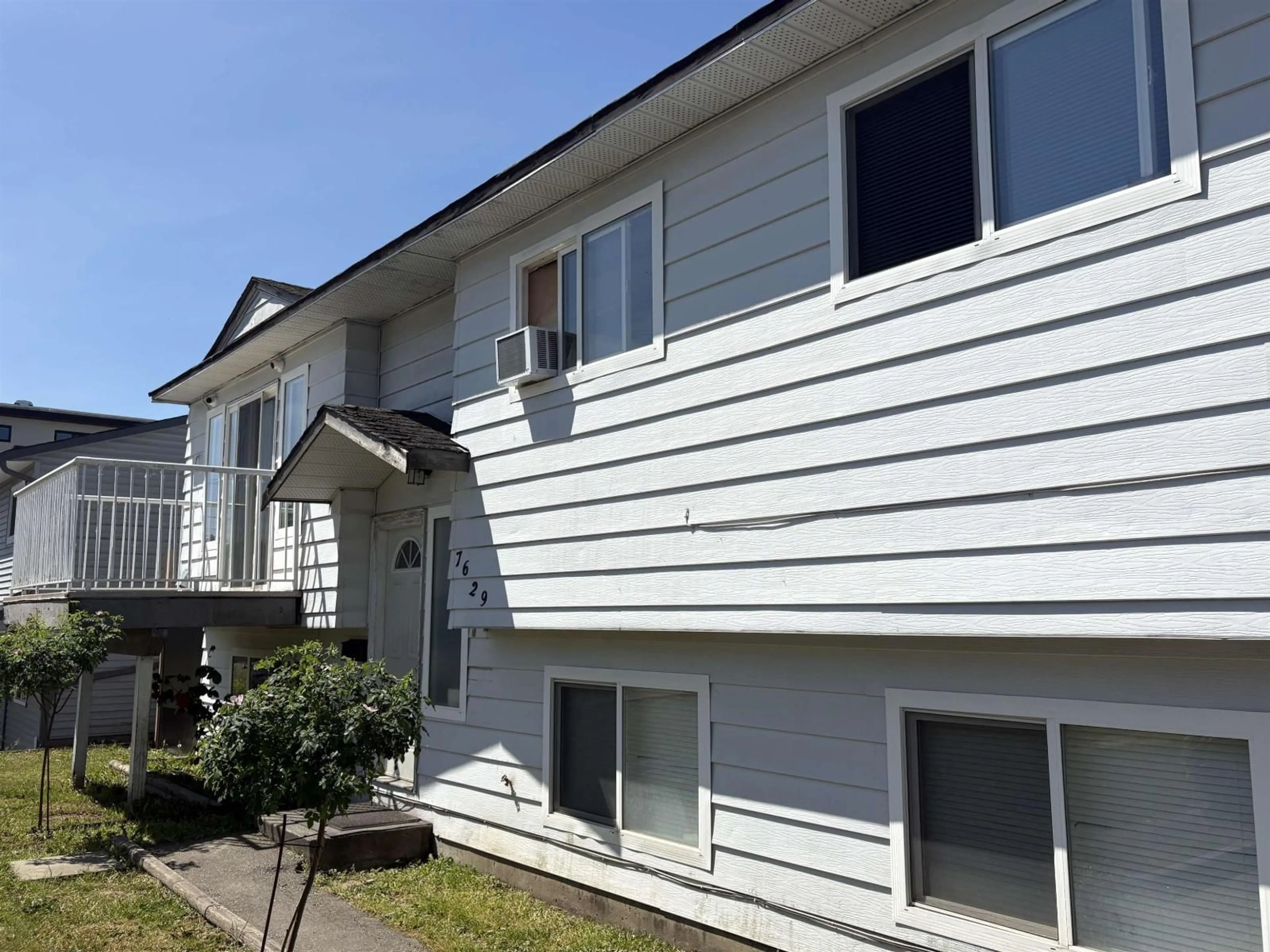 Home with vinyl exterior material, unknown for 7629 126A STREET, Surrey British Columbia V3W6Z9
