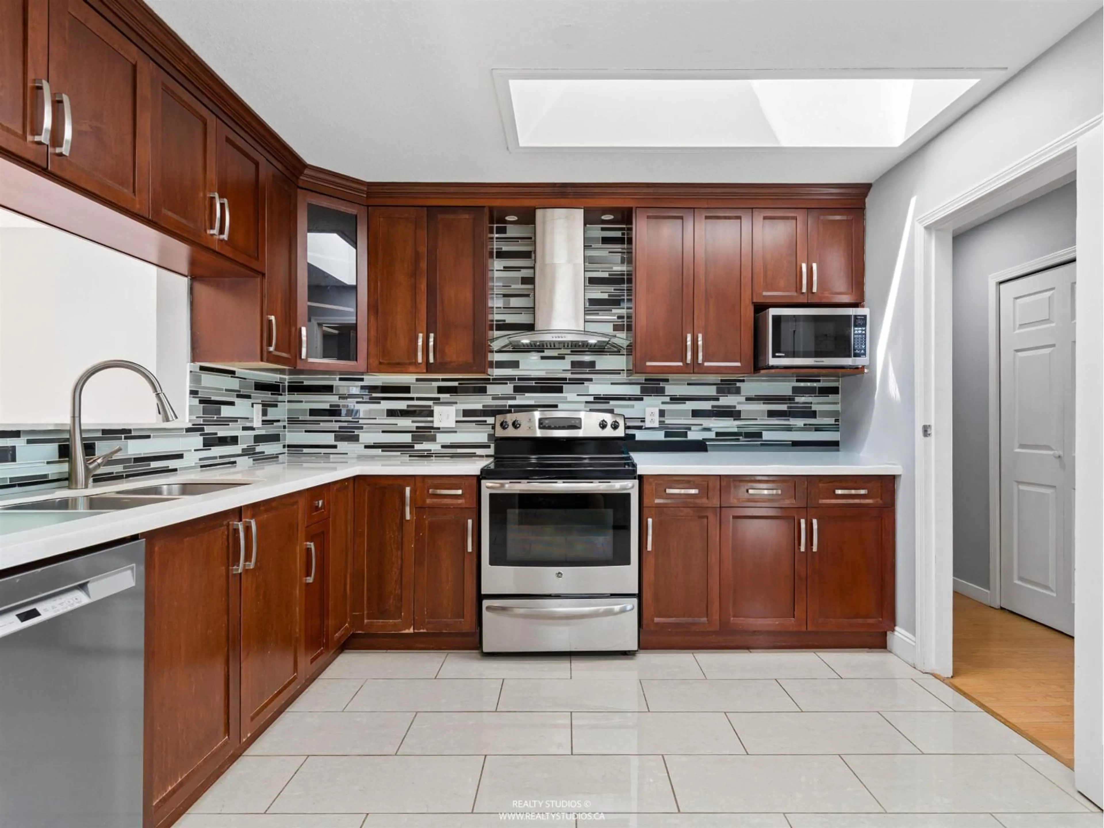 Unknown for 11384 86A AVENUE, Delta British Columbia V4C2Y8