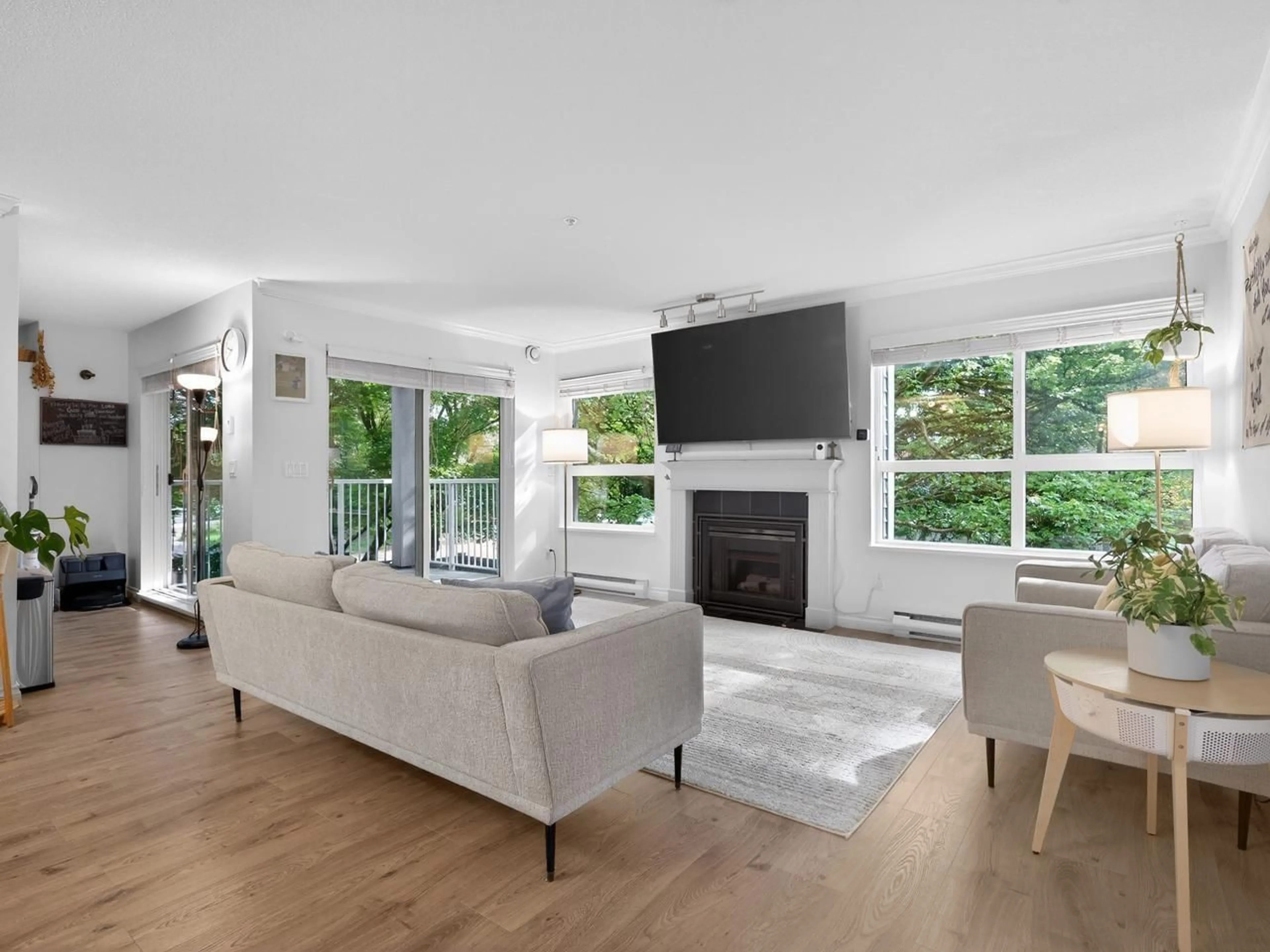 Living room with furniture, unknown for 207 - 9668 148 STREET, Surrey British Columbia V3R0W2