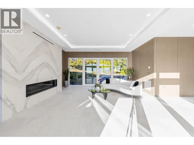 515 BALLANTREE ROAD, West Vancouver 4