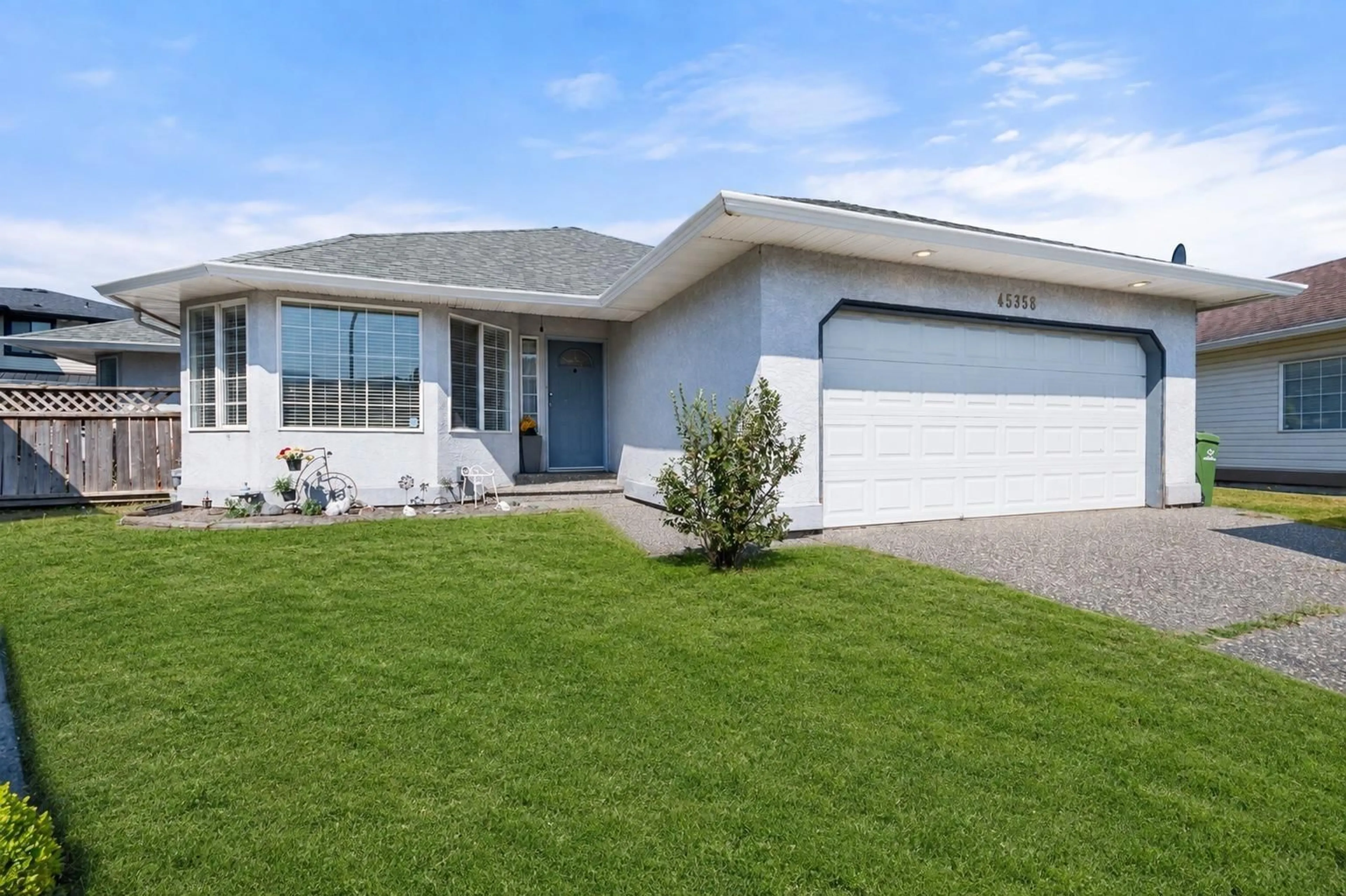 Home with vinyl exterior material, street for 45358 PAIGE PLACE, Chilliwack British Columbia V2R3V3