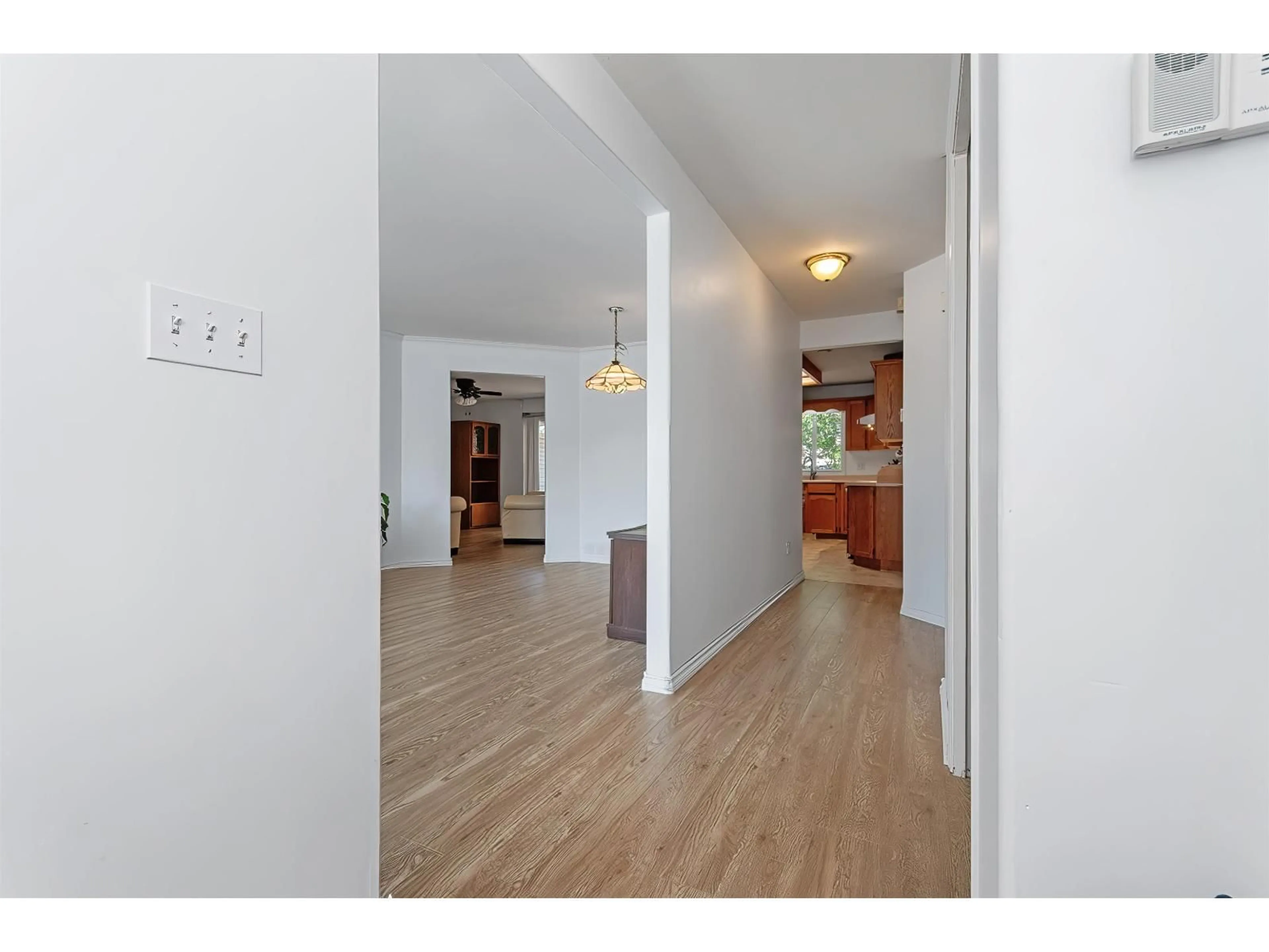 Indoor foyer for 45358 PAIGE PLACE, Chilliwack British Columbia V2R3V3