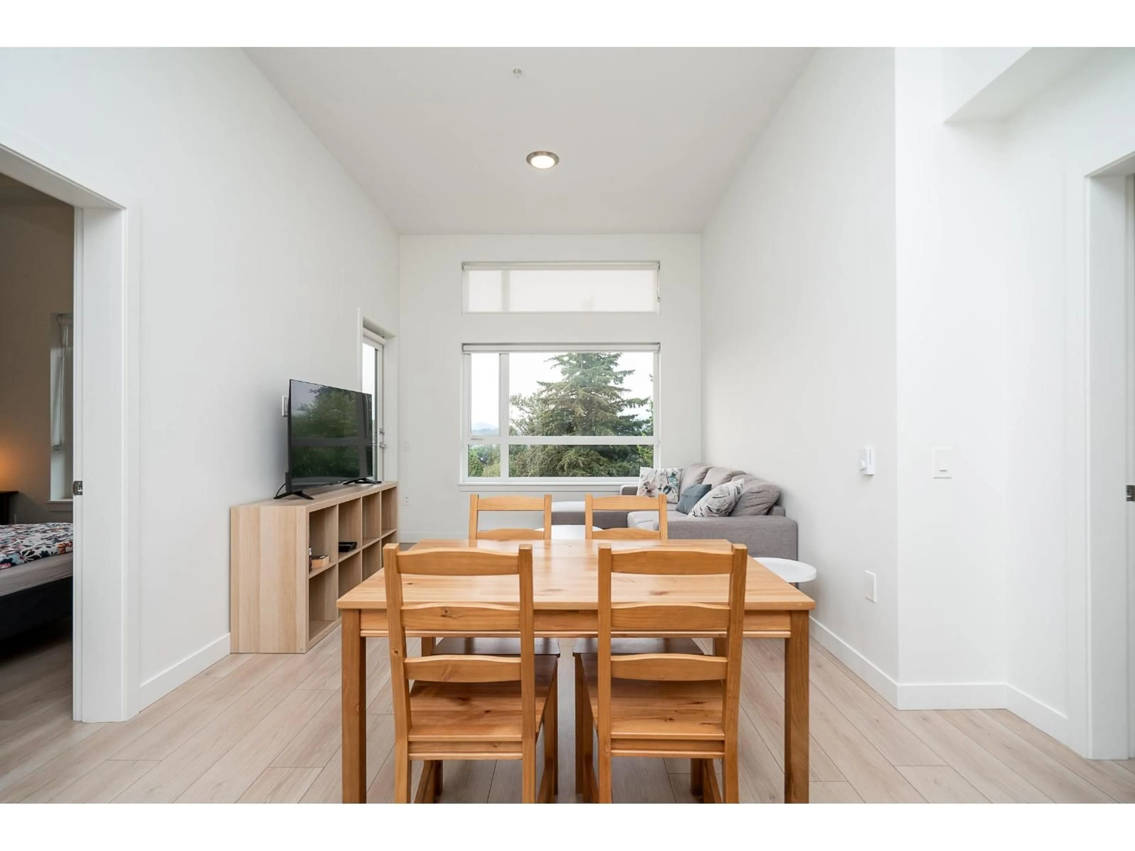 Dining room, wood/laminate floor for 620 - 10777 138 STREET, Surrey British Columbia V3T0T5