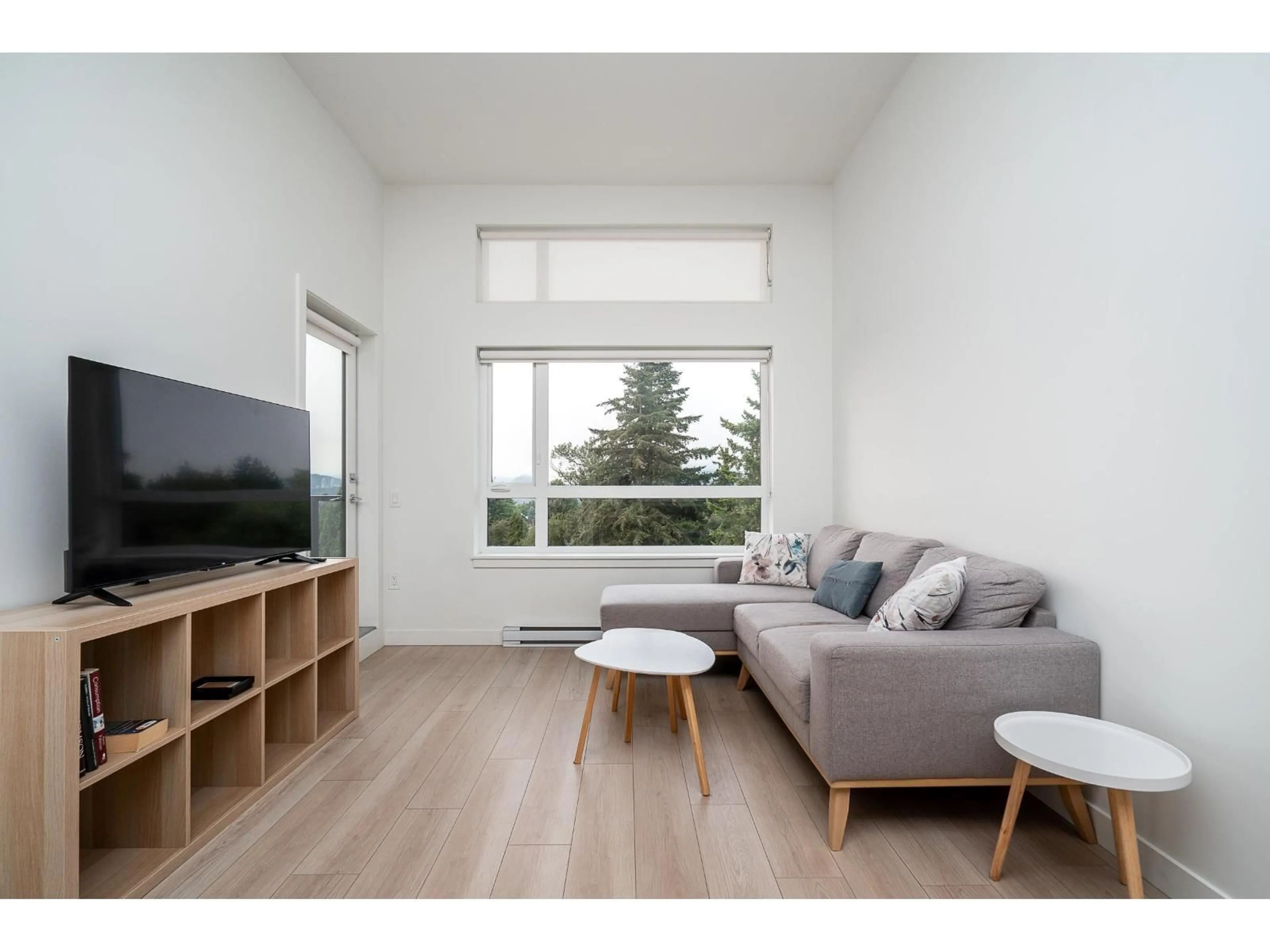 Living room with furniture, wood/laminate floor for 620 - 10777 138 STREET, Surrey British Columbia V3T0T5