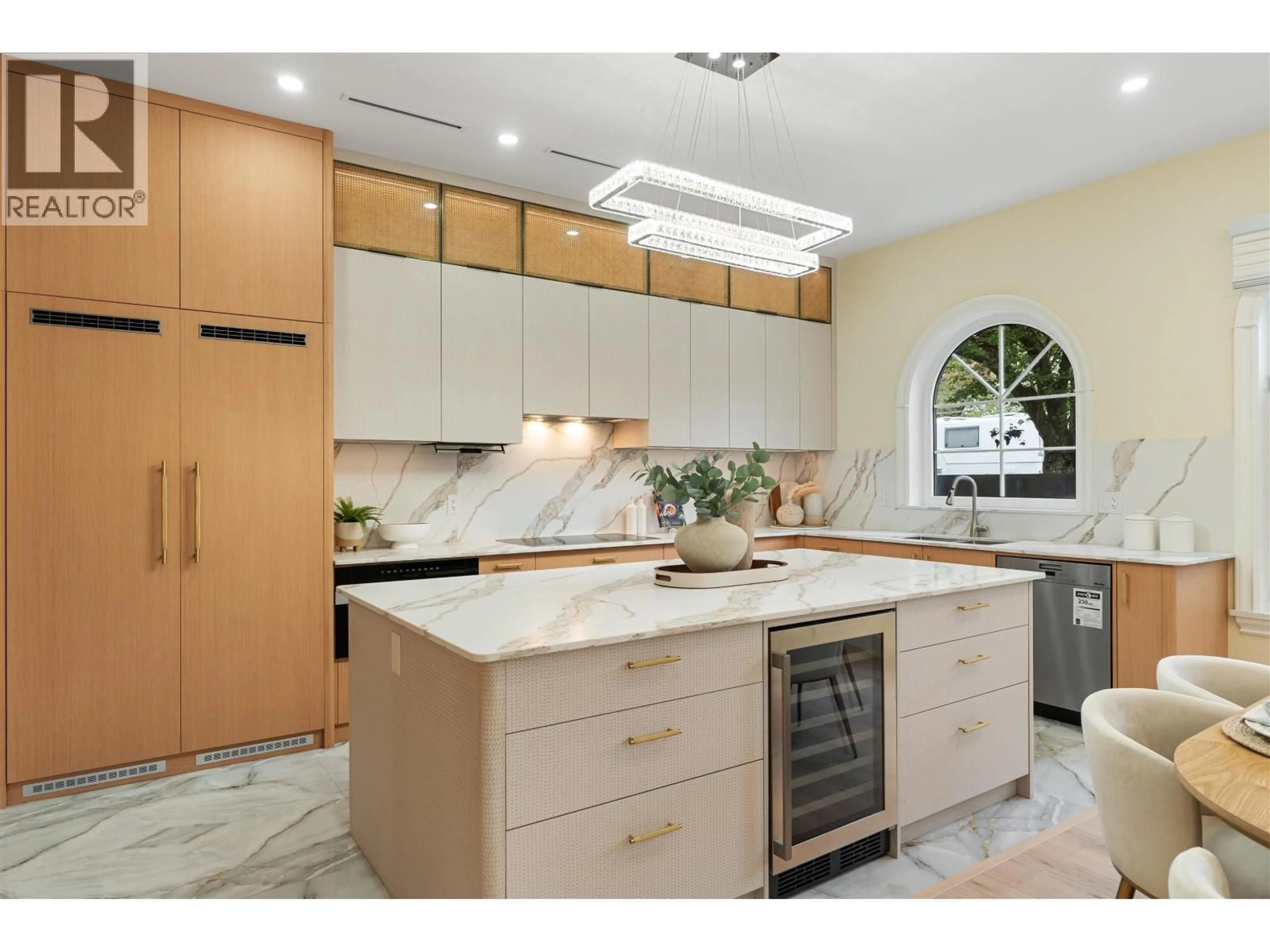 Contemporary kitchen, ceramic/tile floor for 1 - 4503 15TH AVENUE, Vancouver British Columbia V6R3B3