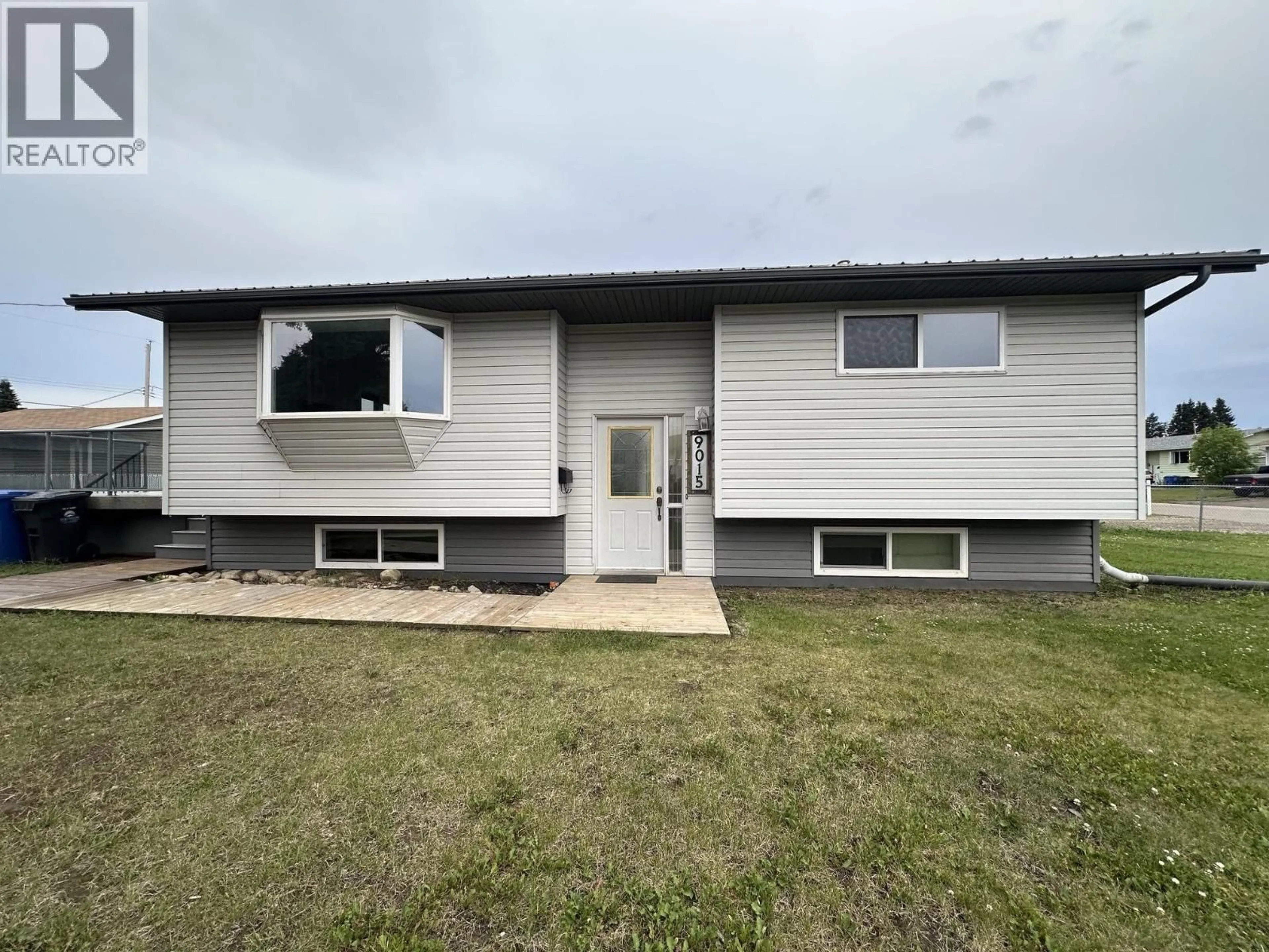 Home with vinyl exterior material, building for 9015 91 AVENUE, Fort St. John British Columbia V1J4W3