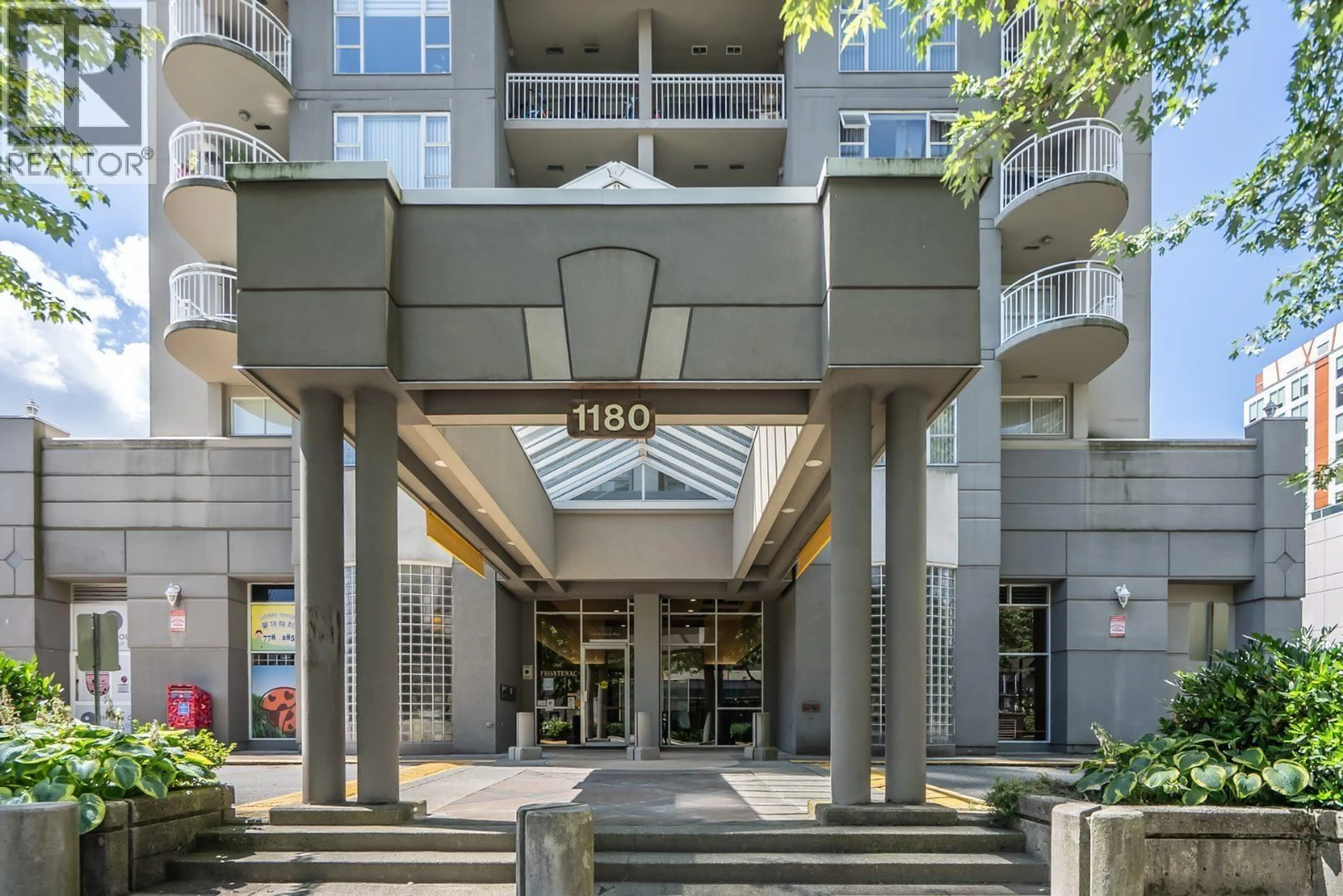 Indoor foyer for 206 - 1180 PINETREE WAY, Coquitlam British Columbia V3B7L2
