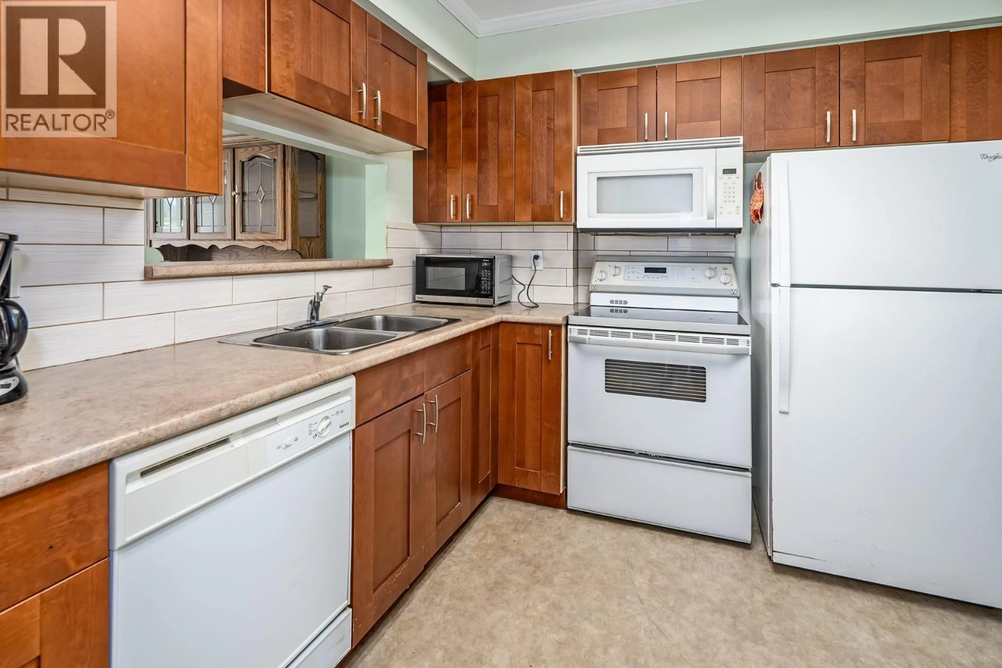 Standard kitchen, unknown for 206 - 1180 PINETREE WAY, Coquitlam British Columbia V3B7L2
