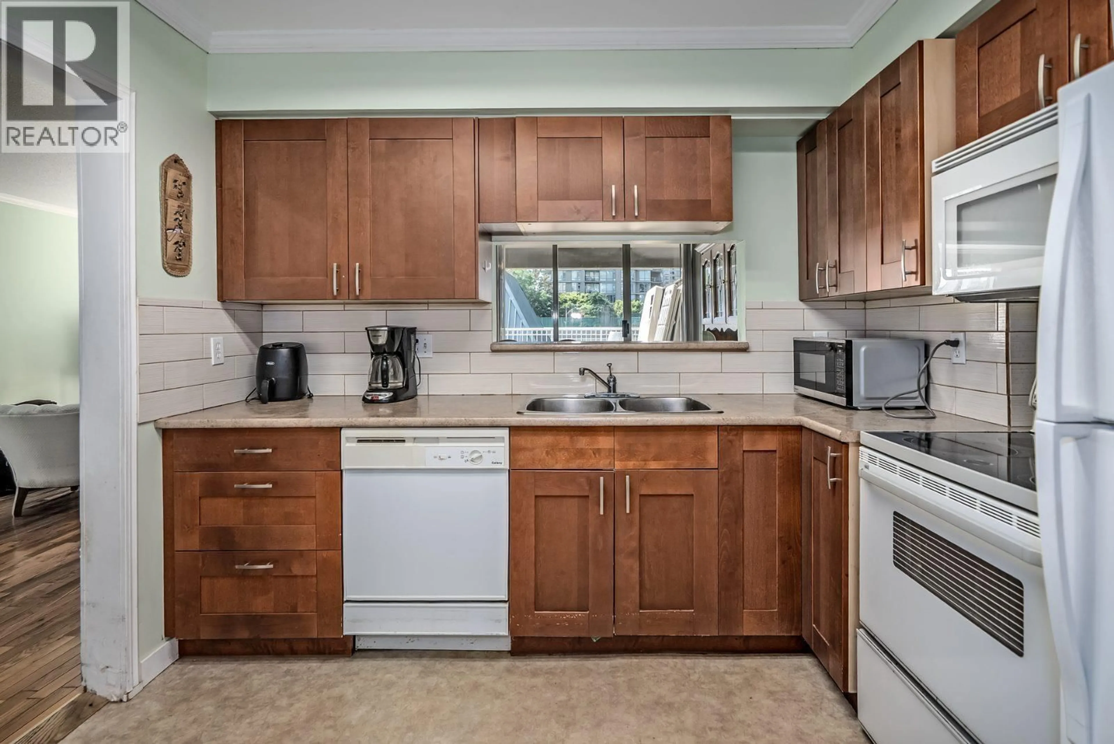 Standard kitchen, unknown for 206 - 1180 PINETREE WAY, Coquitlam British Columbia V3B7L2