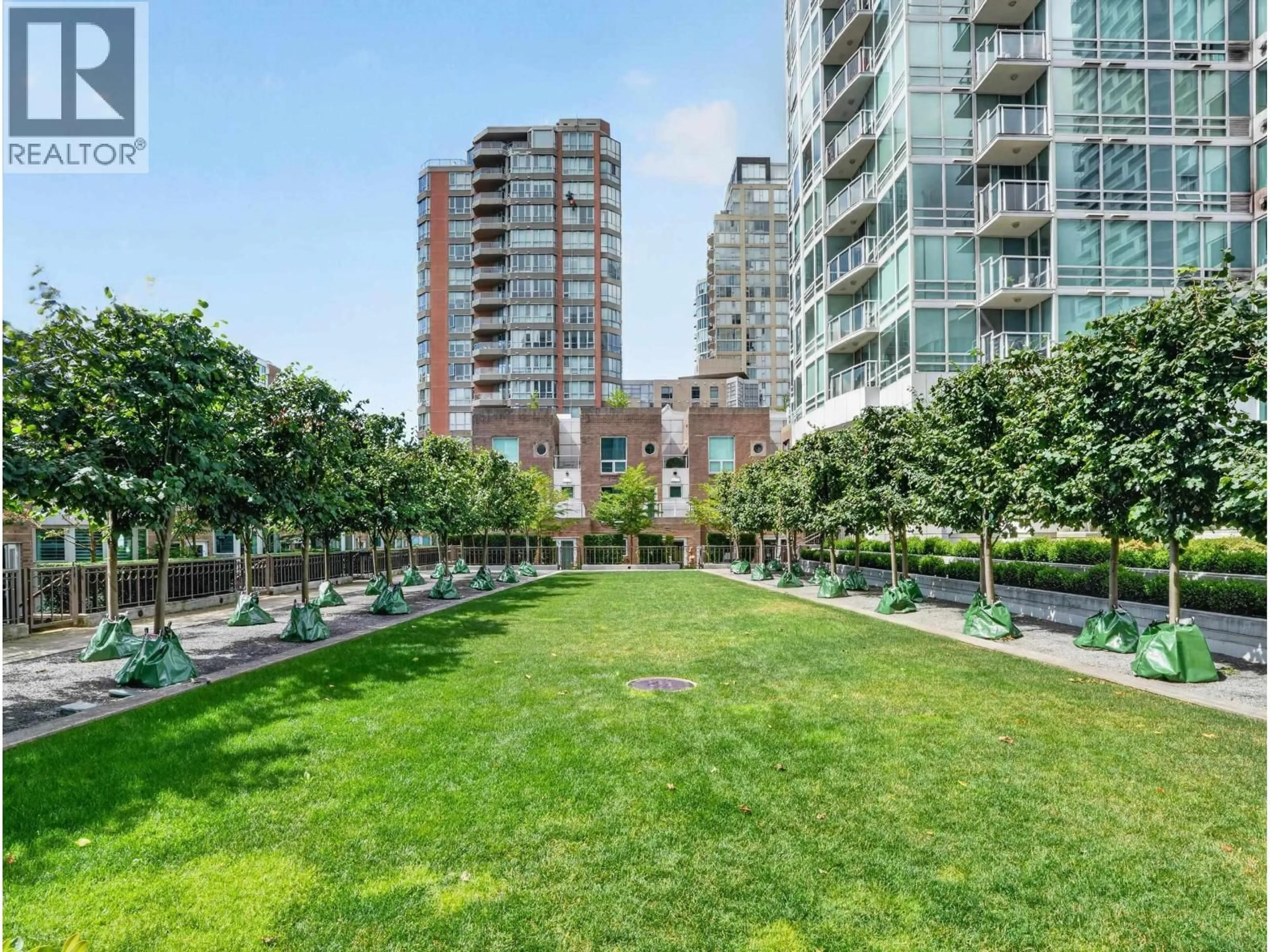 Patio, unknown for 404 - 1501 HOWE STREET, Vancouver British Columbia V6Z2P8