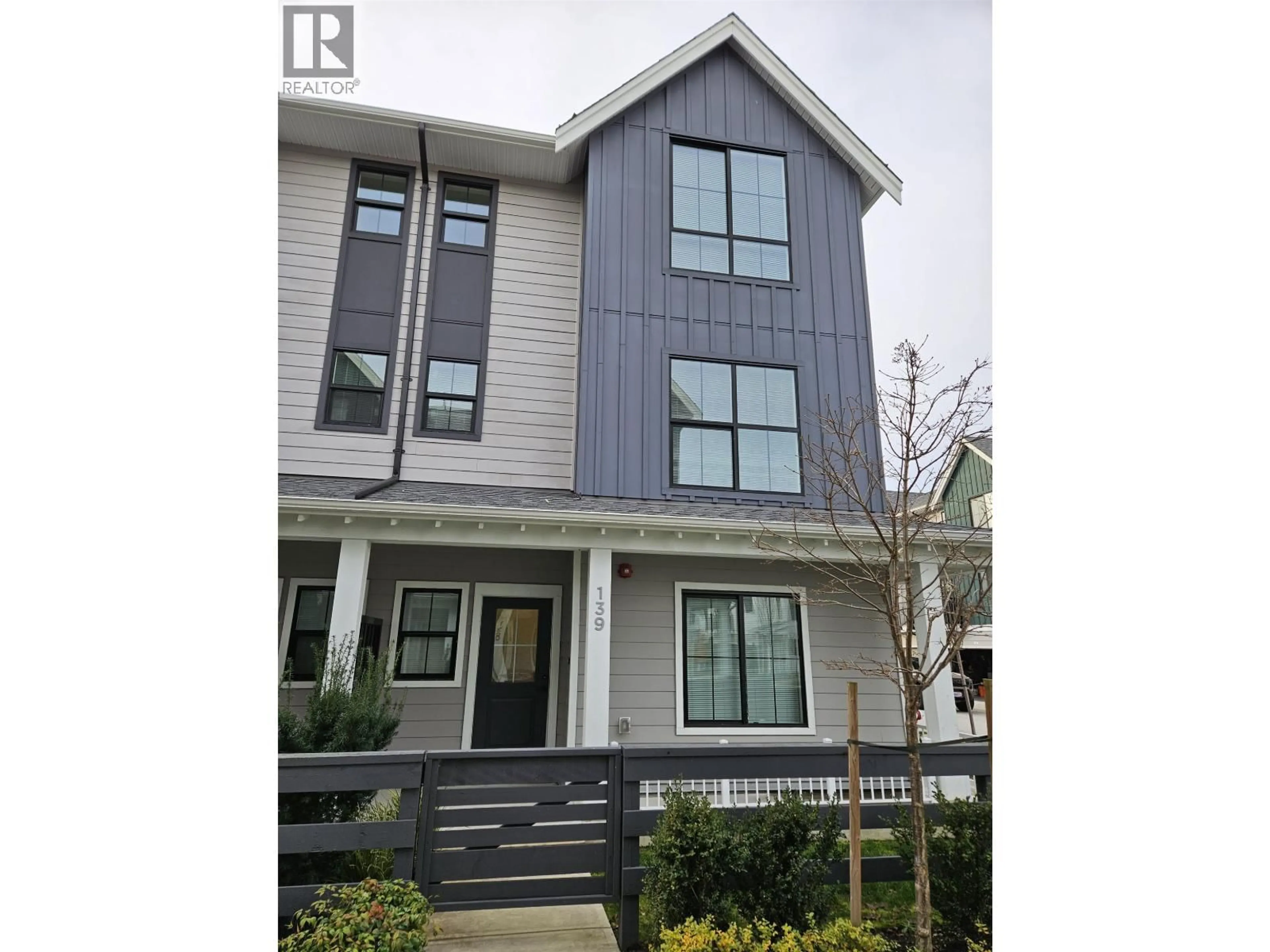 Home with vinyl exterior material, street for 139 - 488 FURNESS STREET, New Westminster British Columbia V3M0M1