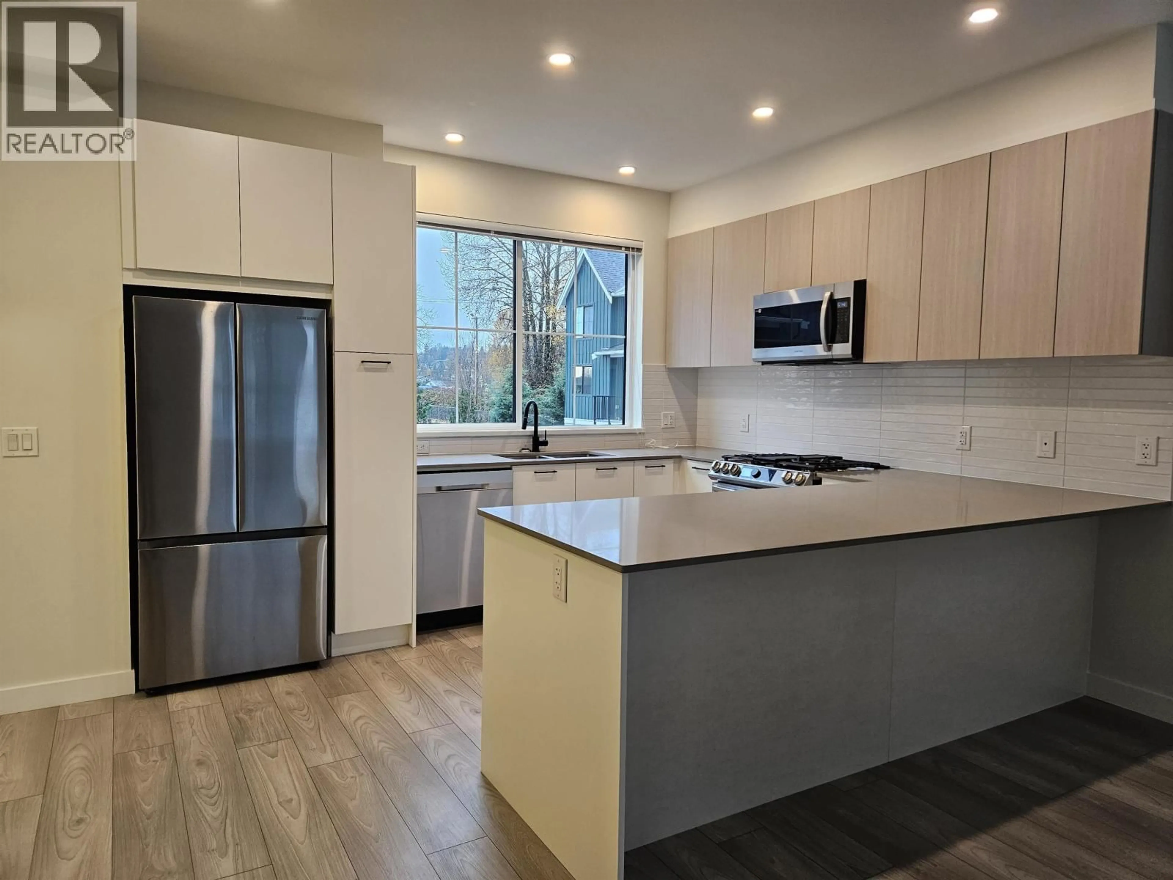 Open concept kitchen, wood/laminate floor for 139 - 488 FURNESS STREET, New Westminster British Columbia V3M0M1