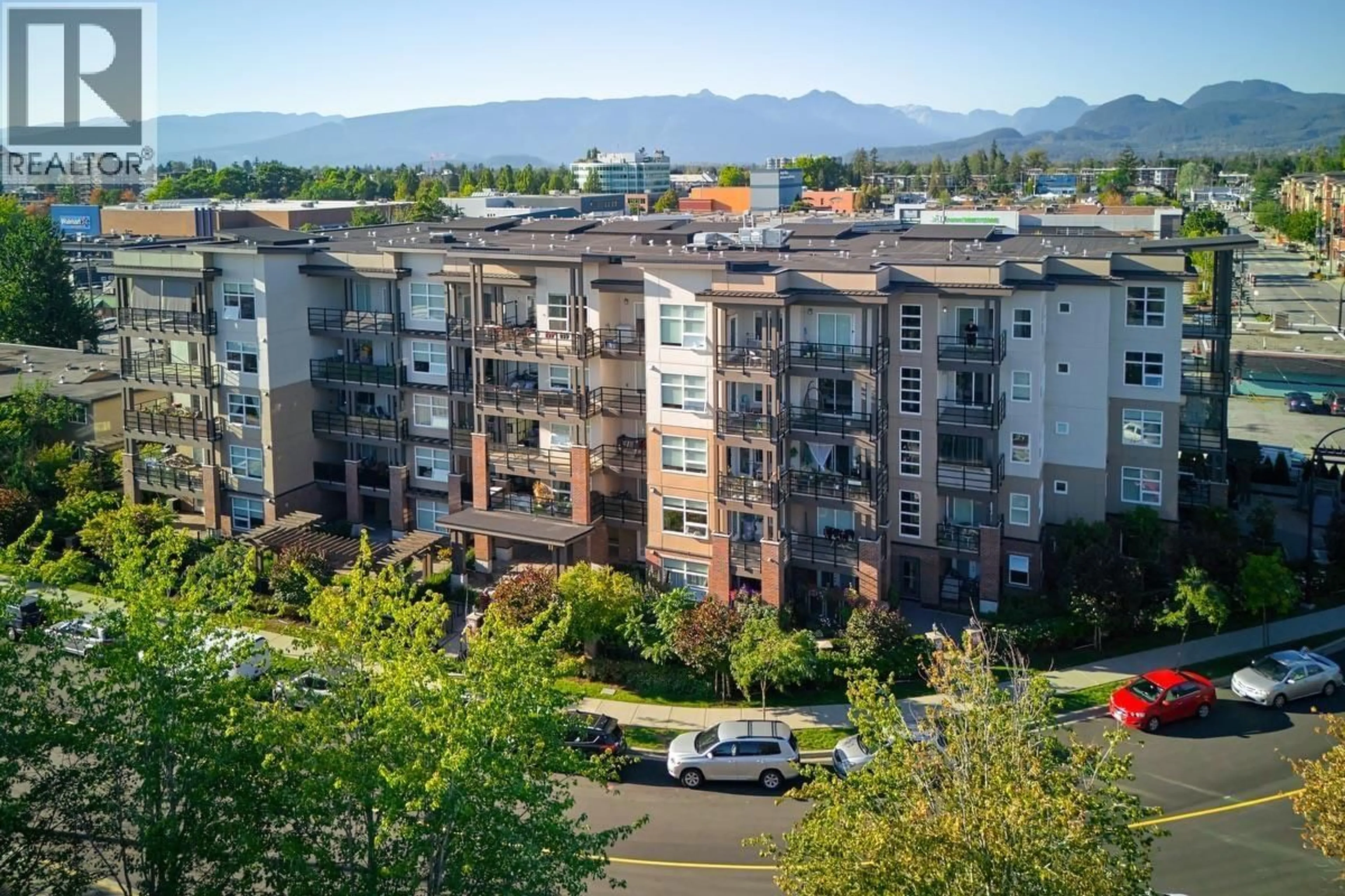 A pic from outside/outdoor area/front of a property/back of a property/a pic from drone, mountain view for 305 - 22577 ROYAL CRESCENT, Maple Ridge British Columbia V2X2M2