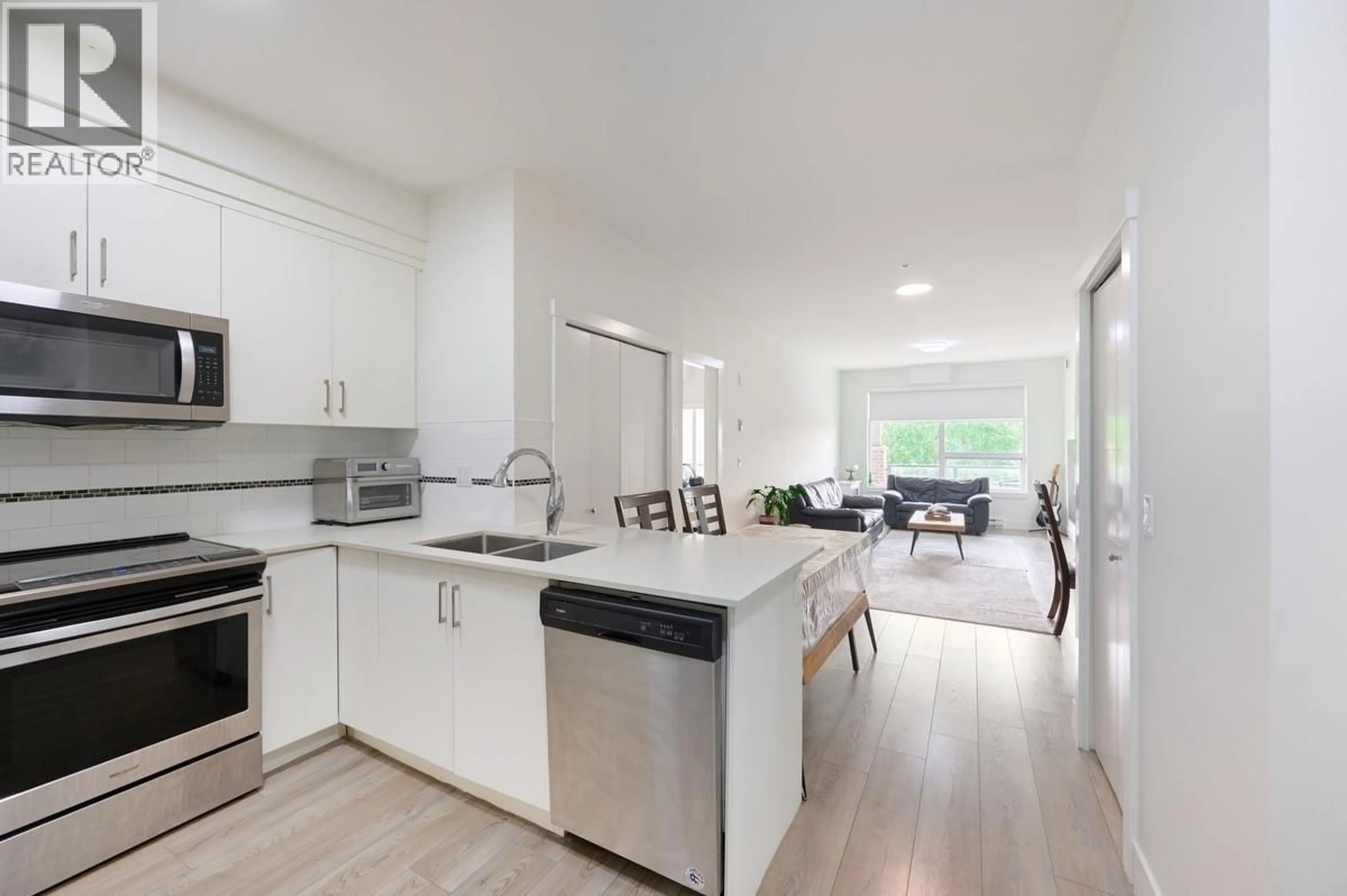 Open concept kitchen, unknown for 305 - 22577 ROYAL CRESCENT, Maple Ridge British Columbia V2X2M2