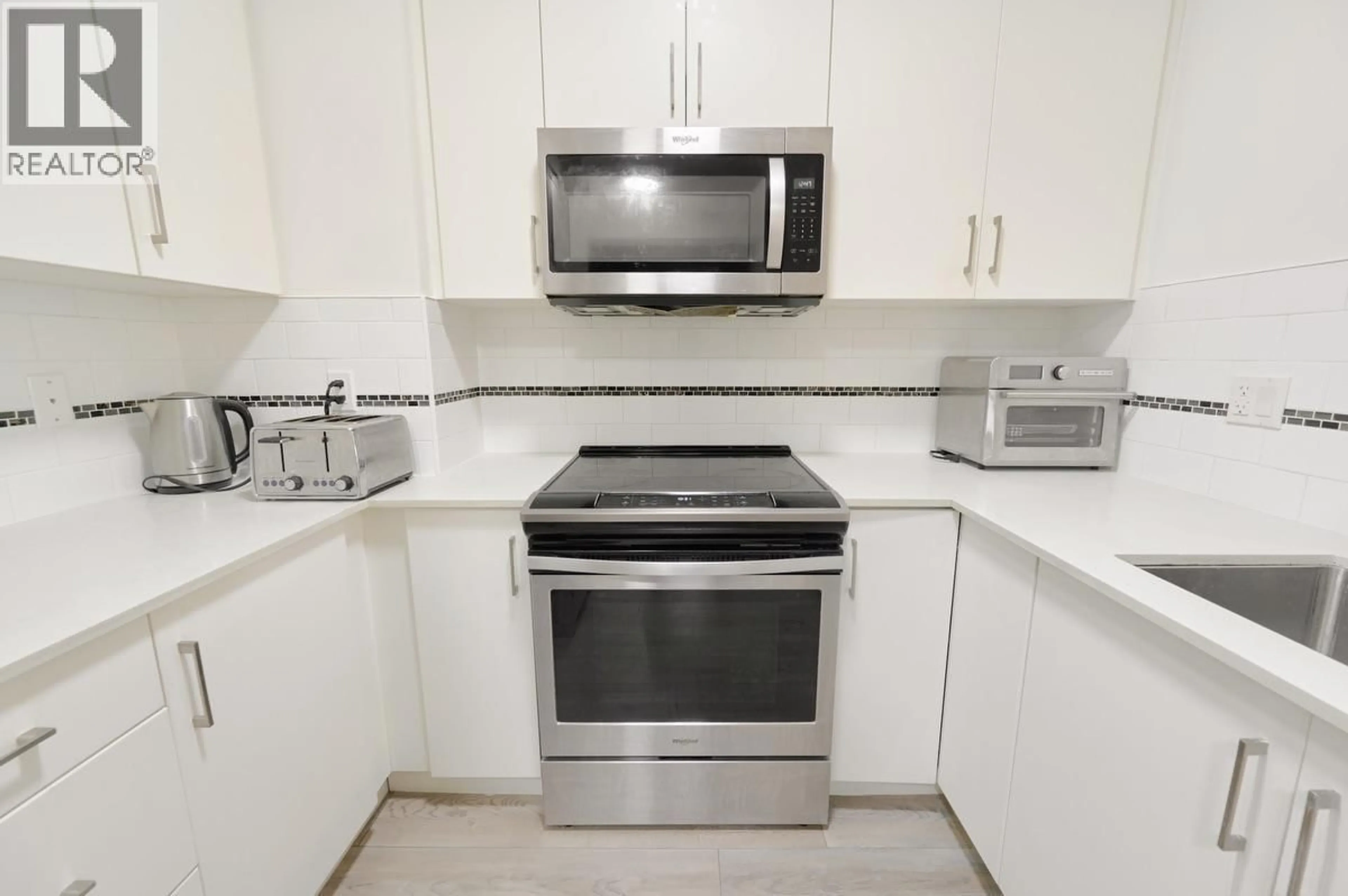 Standard kitchen, unknown for 305 - 22577 ROYAL CRESCENT, Maple Ridge British Columbia V2X2M2
