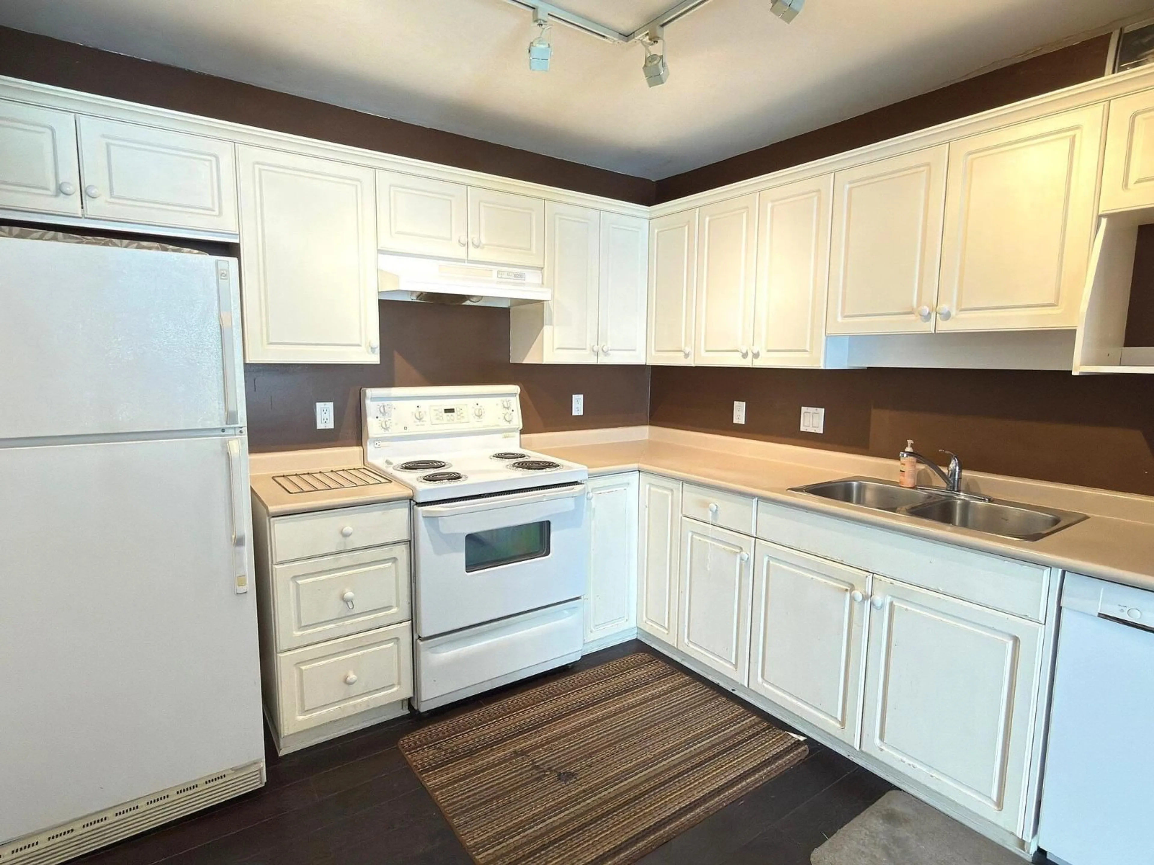 Standard kitchen, unknown for 211 - 32085 GEORGE FERGUSON WAY, Abbotsford British Columbia V2T2K7