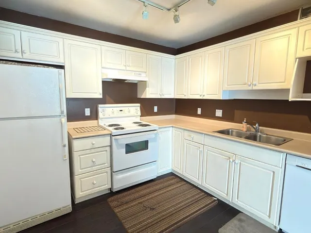 211 - 32085 GEORGE FERGUSON WAY, Abbotsford 3