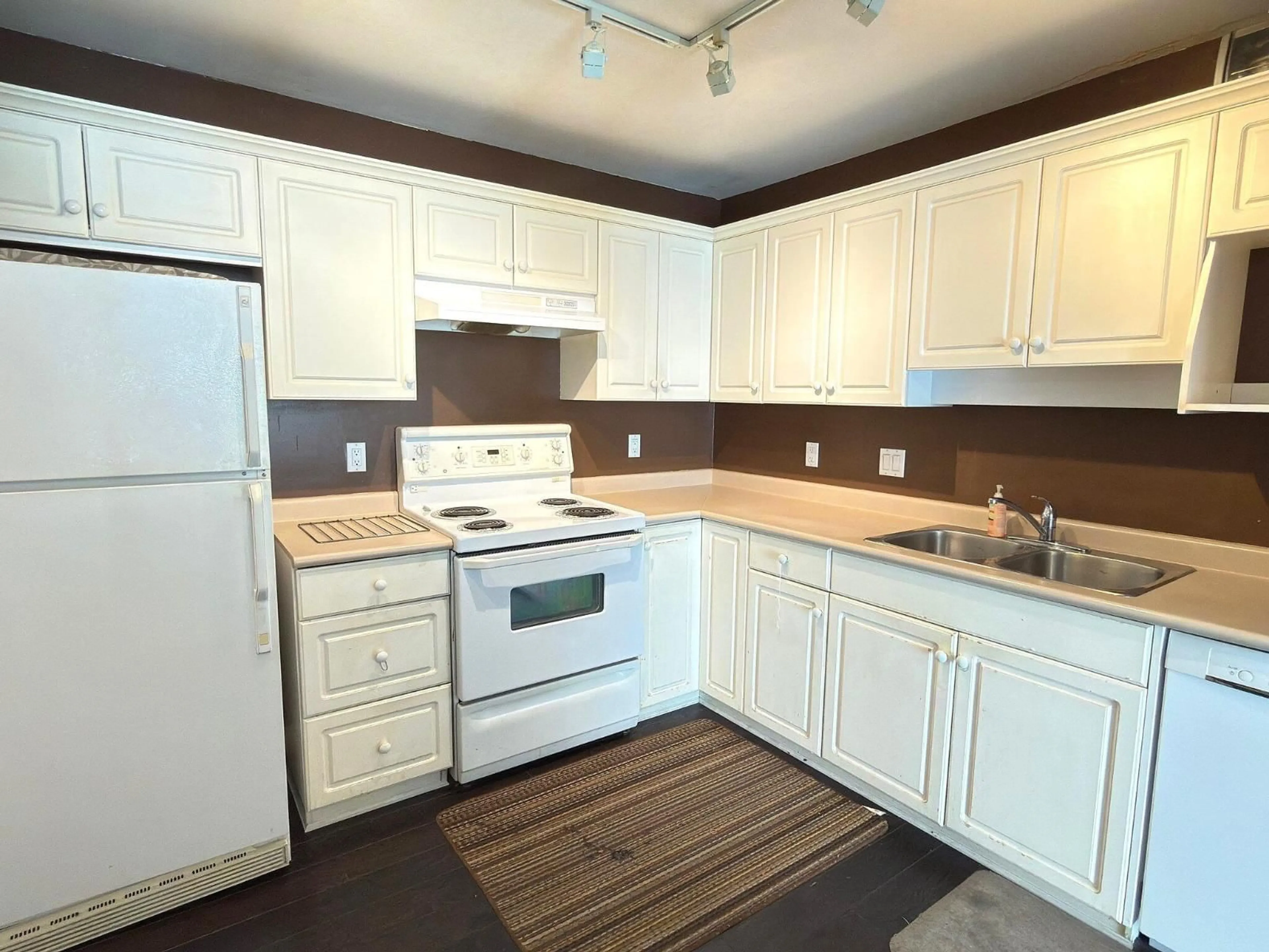 Standard kitchen, unknown for 211 - 32085 GEORGE FERGUSON WAY, Abbotsford British Columbia V2T2K7