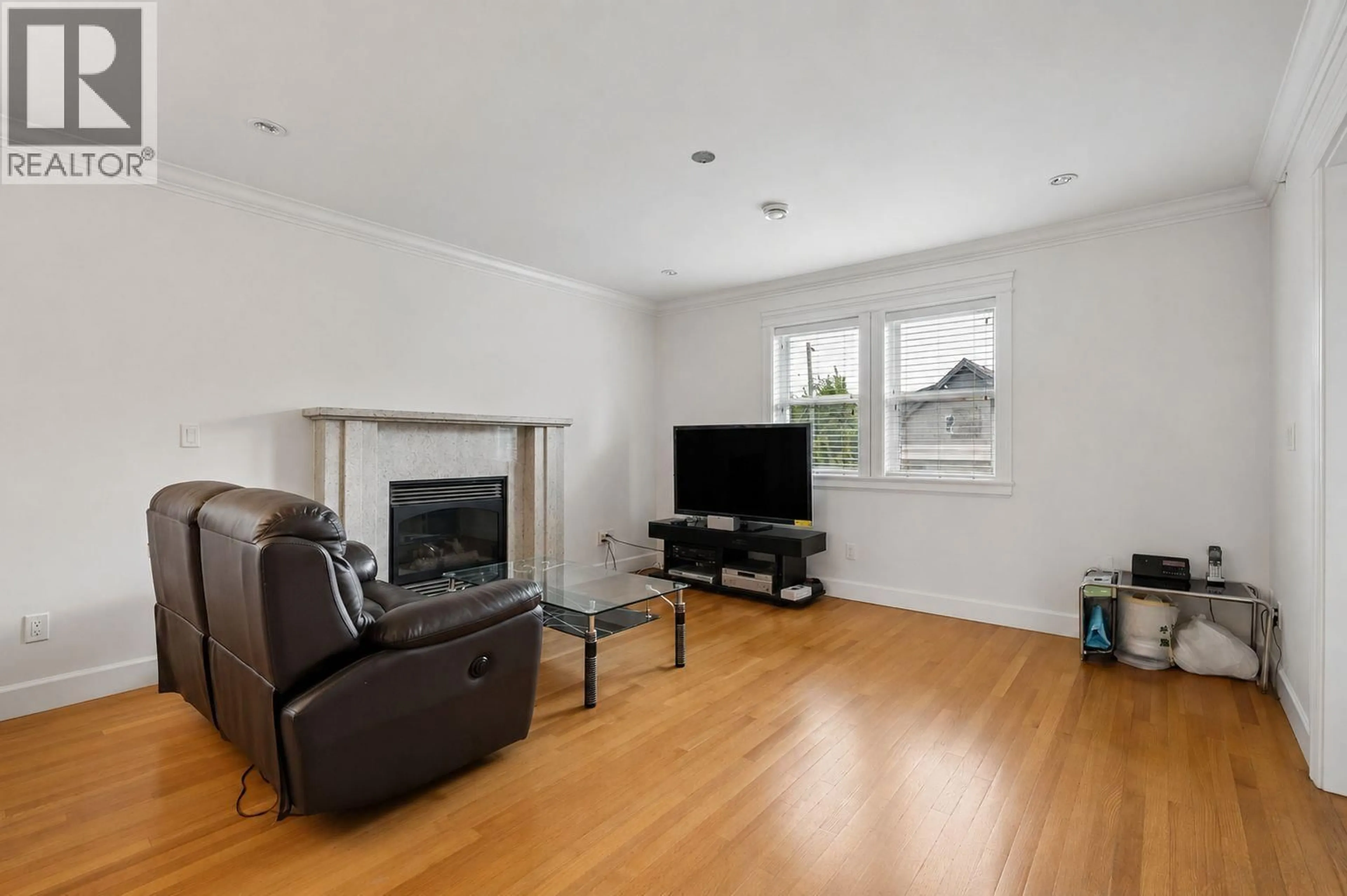 Living room with furniture, wood/laminate floor for 3795 FLEMING STREET, Vancouver British Columbia V5N3W1