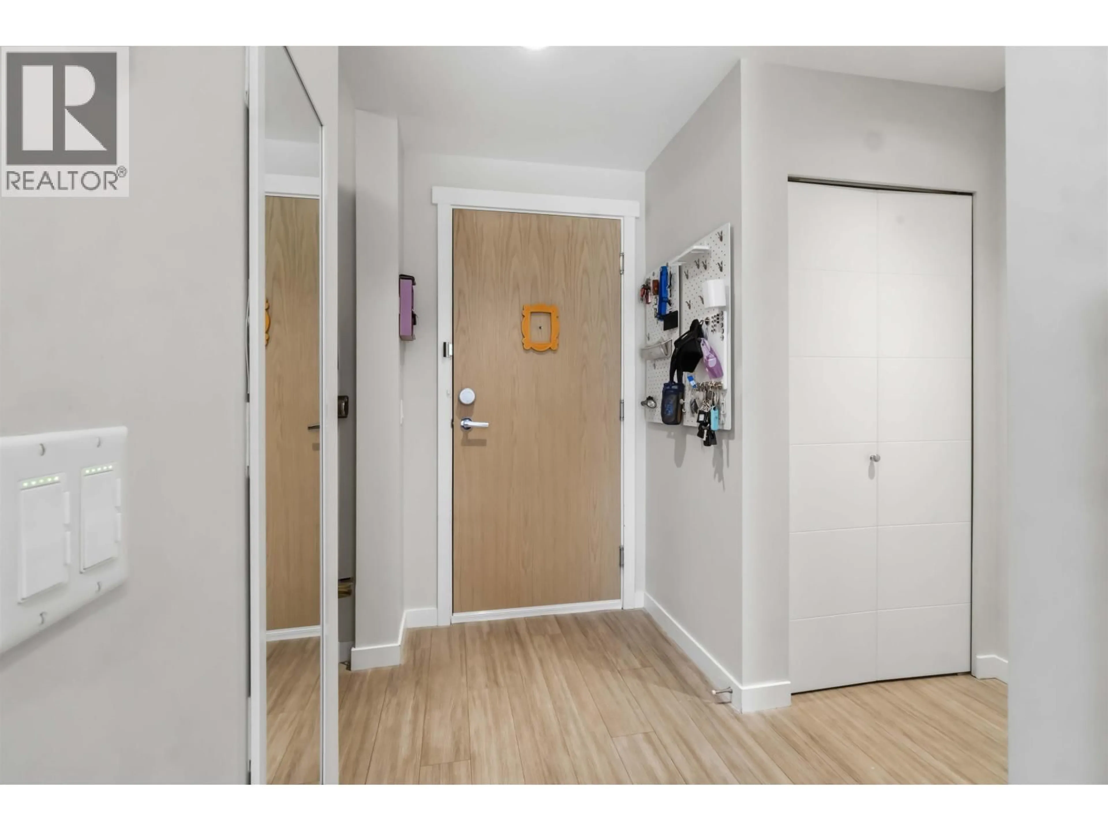 Indoor entryway for 319 - 9213 ODLIN ROAD, Richmond British Columbia V6X0V5