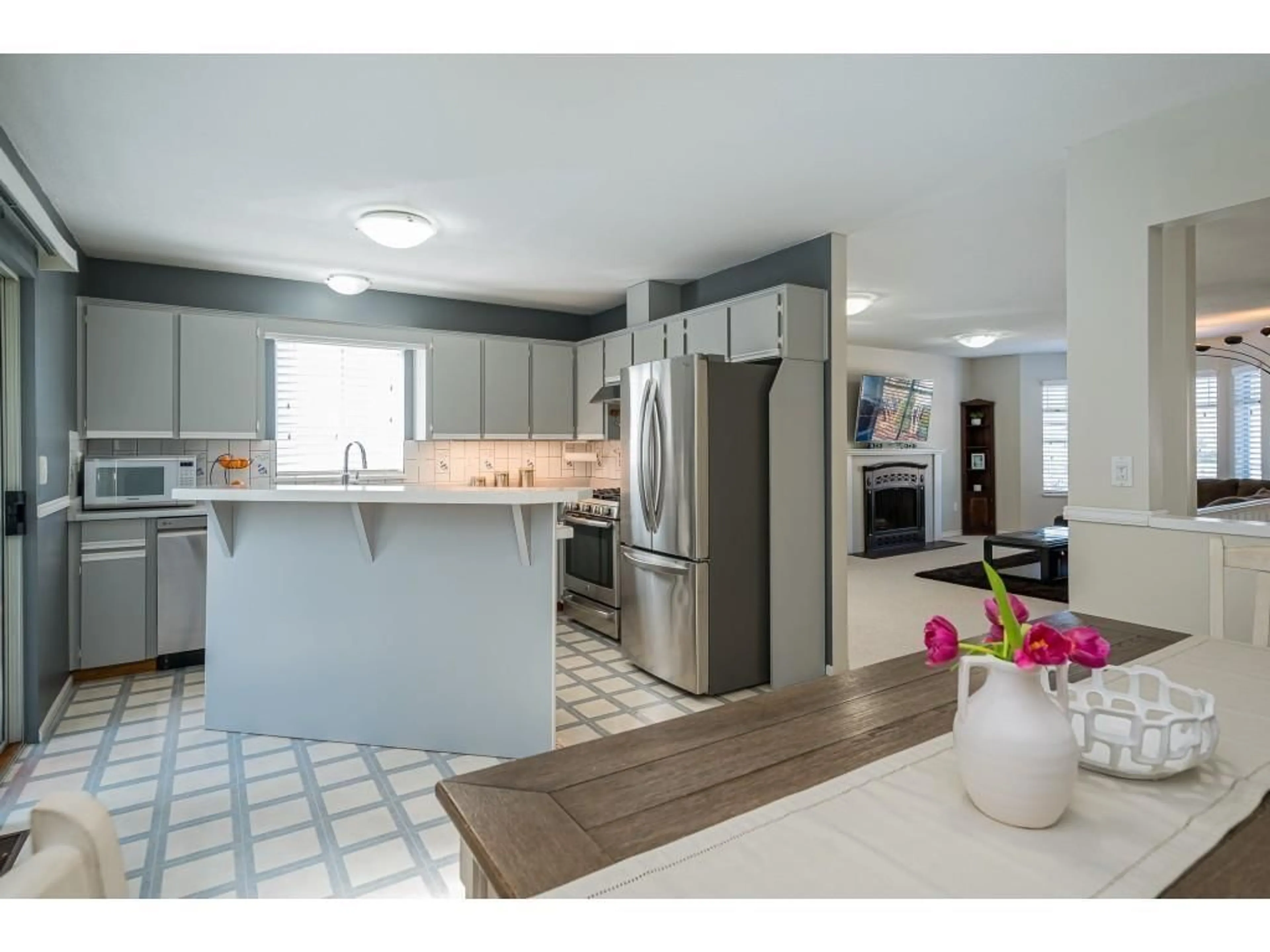 Open concept kitchen, ceramic/tile floor for 13526 64A AVENUE, Surrey British Columbia V3W9H7