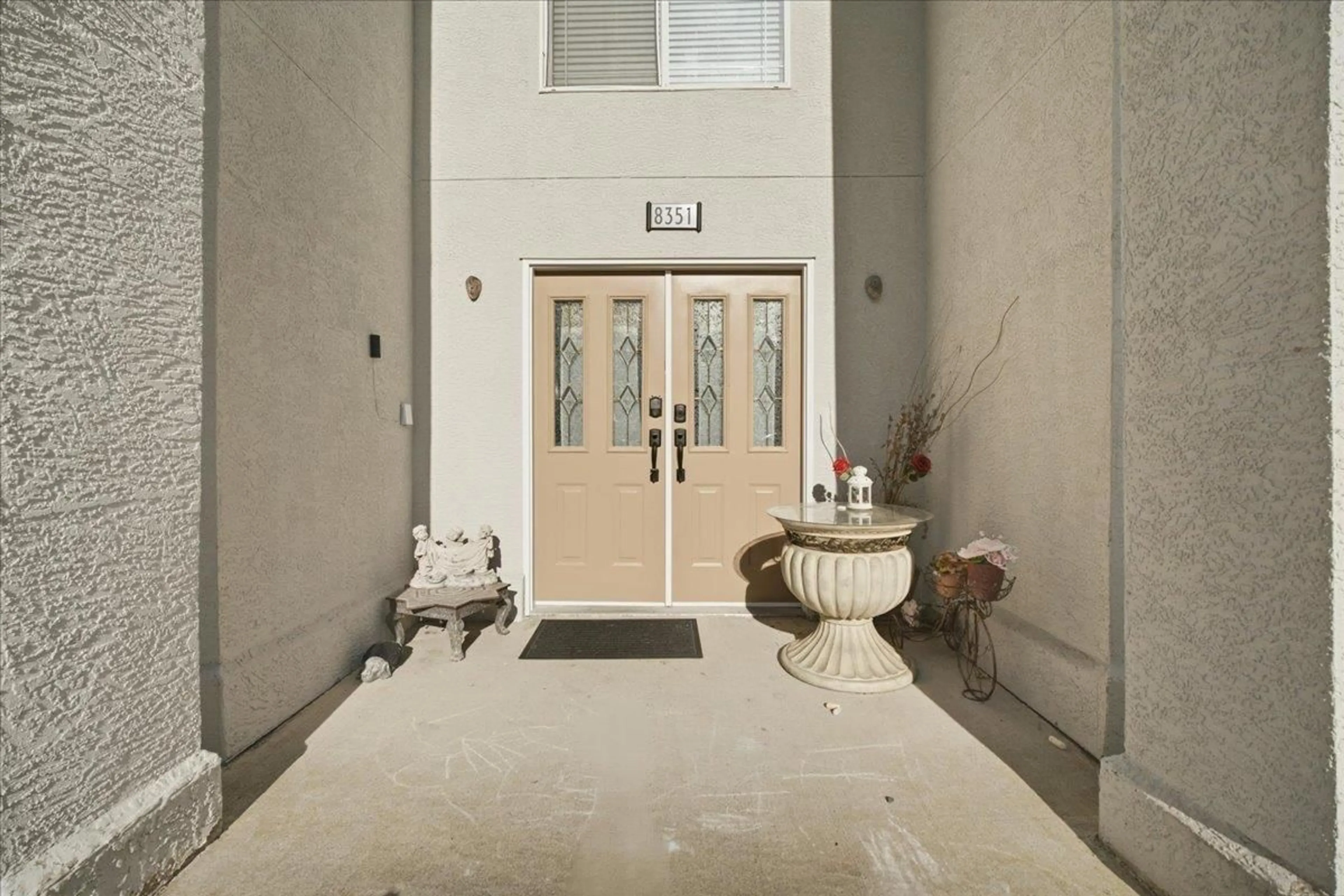 Indoor foyer for 8351 MILLER CRESCENT, Mission British Columbia V2V6H7