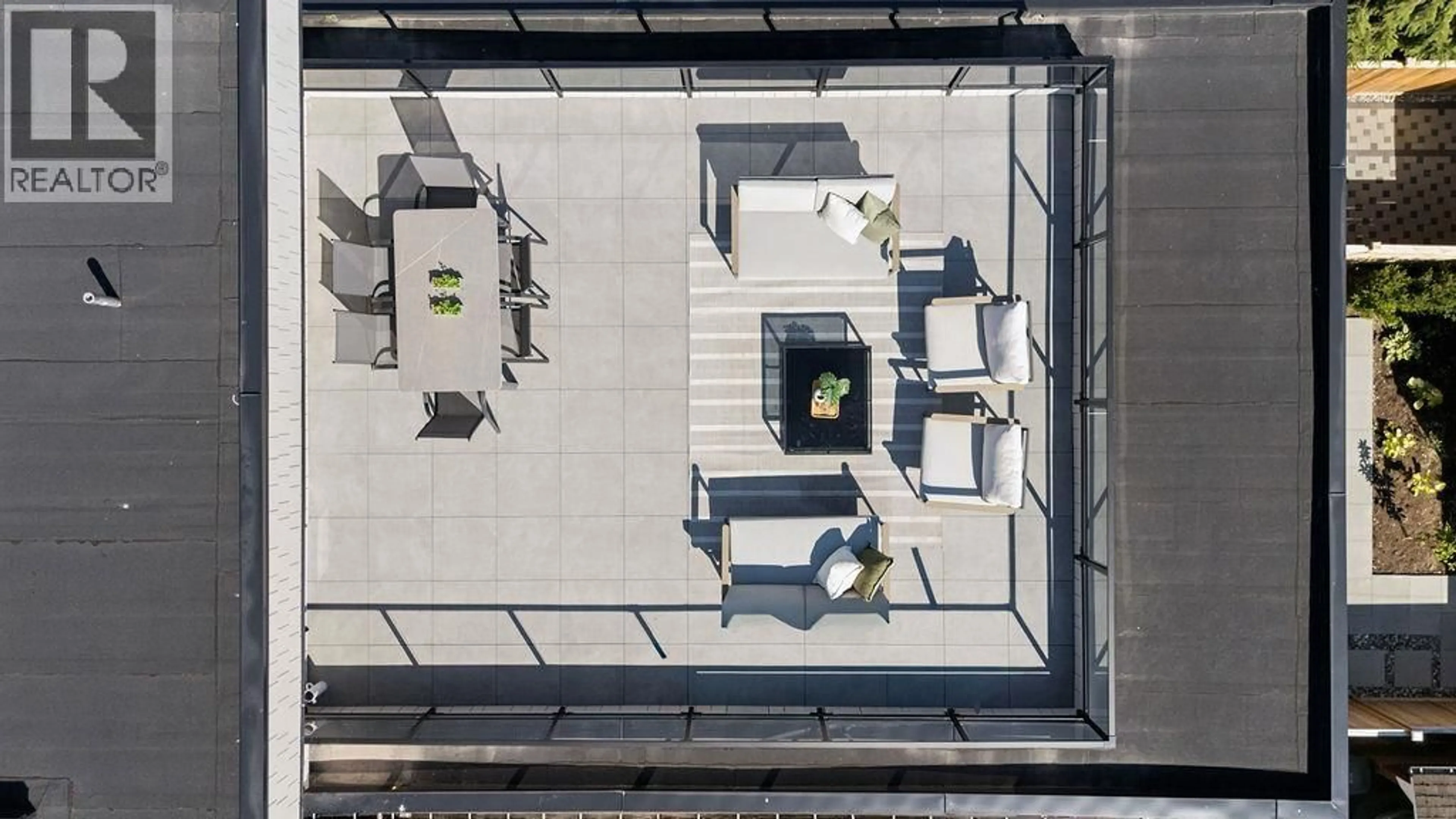 A pic from outside/outdoor area/front of a property/back of a property/a pic from drone, unknown for 1 - 2124 8 AVENUE, Vancouver British Columbia V5N1V5