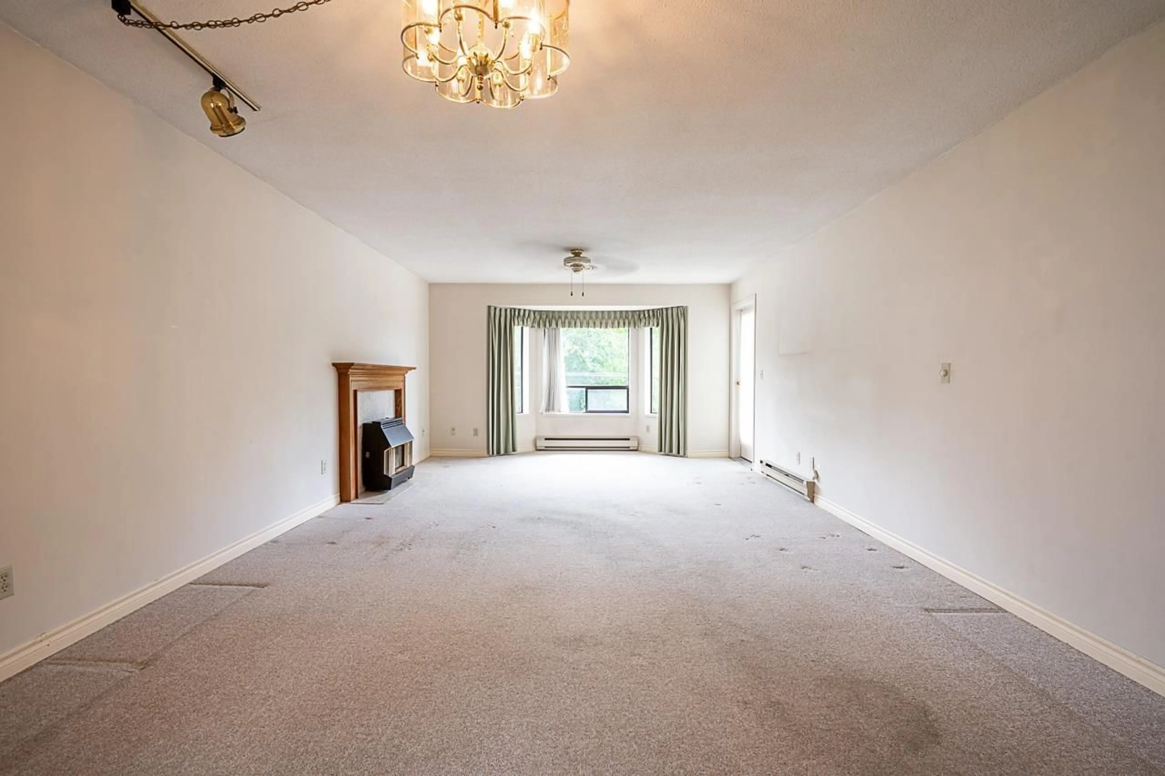 A pic of a room for 201 - 14957 THRIFT AVENUE, White Rock British Columbia V4B2K1