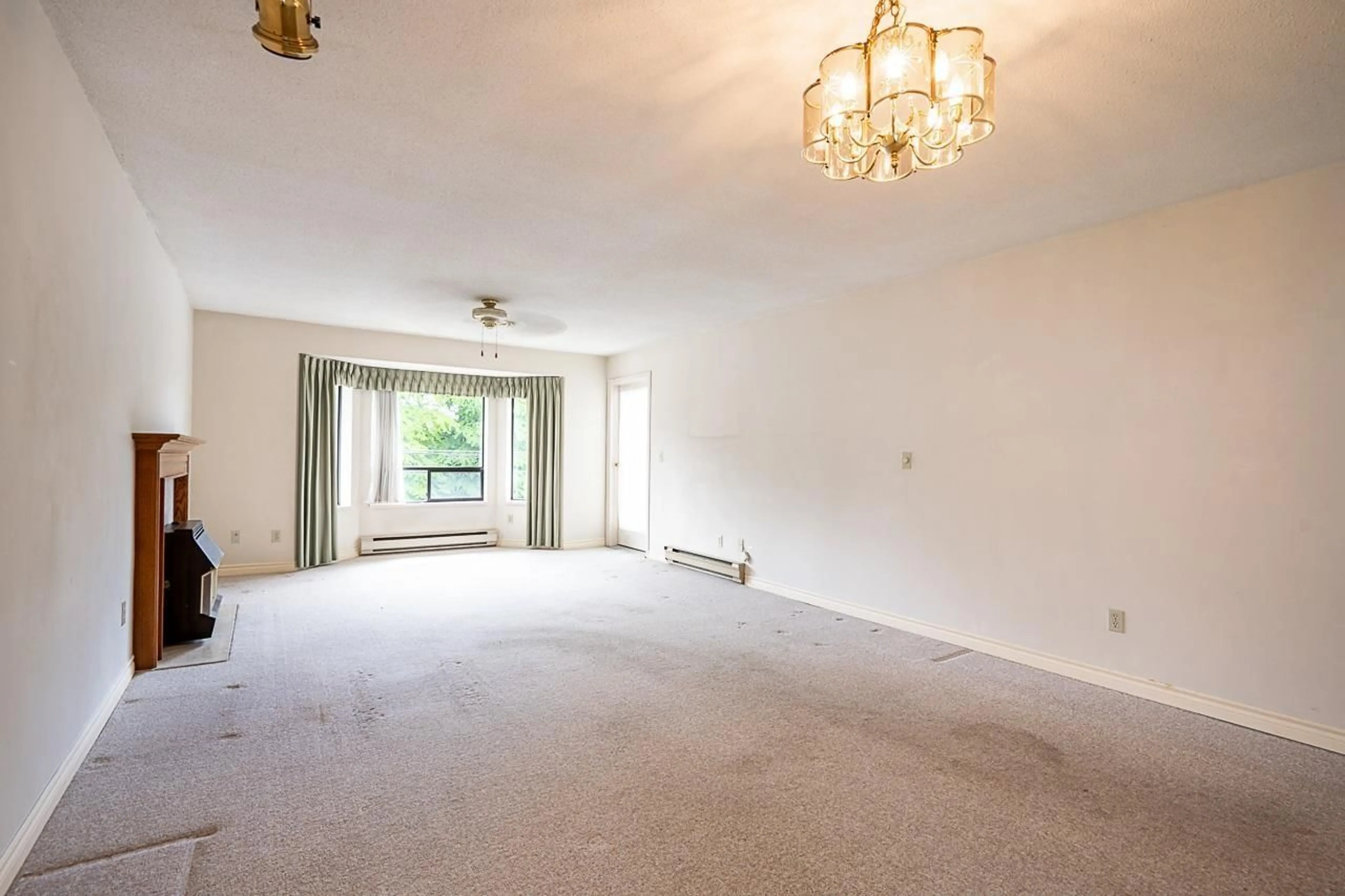 A pic of a room for 201 - 14957 THRIFT AVENUE, White Rock British Columbia V4B2K1