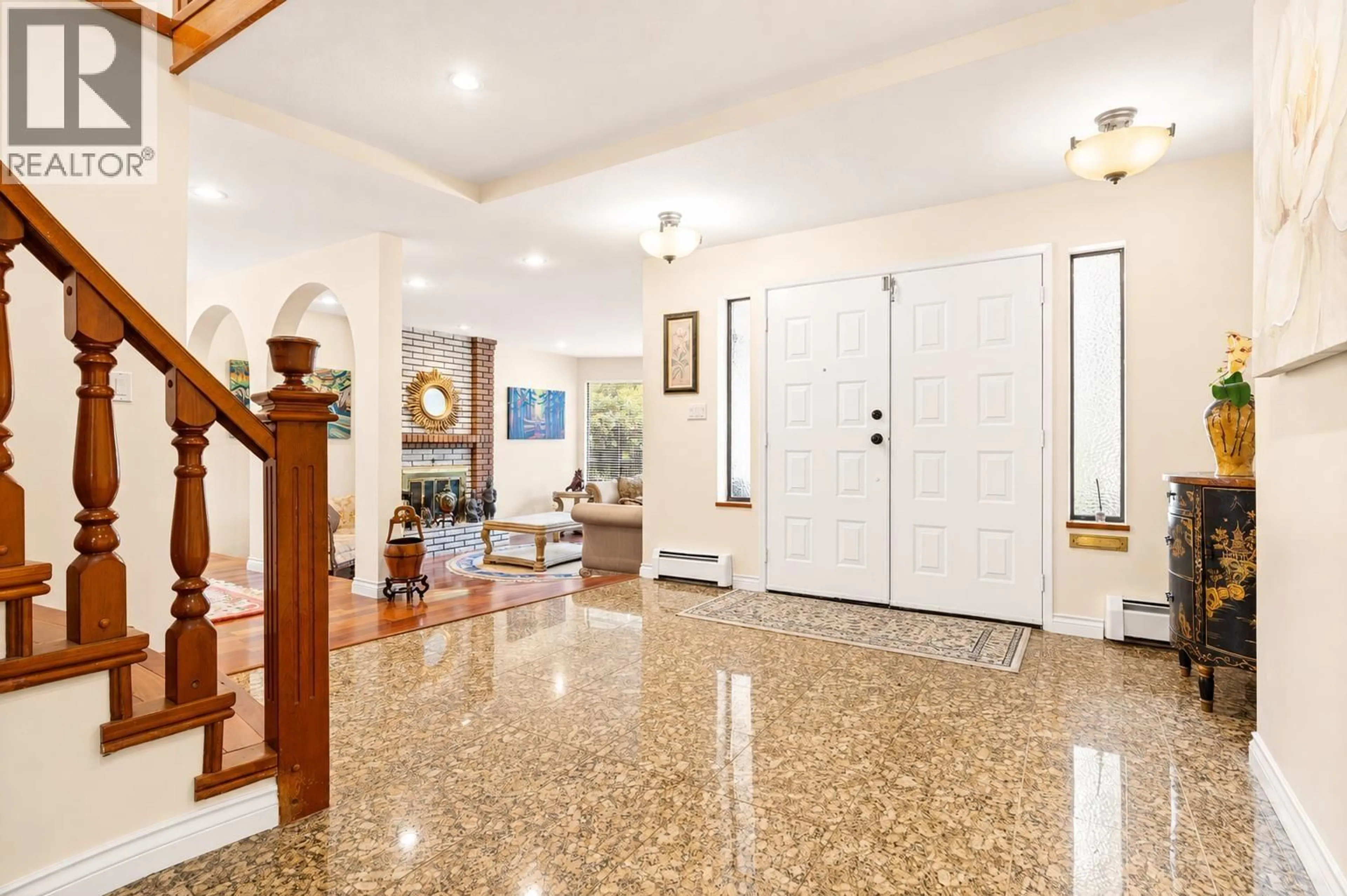 Indoor foyer for 7995 WOODHURST DRIVE, Burnaby British Columbia V5A4C6